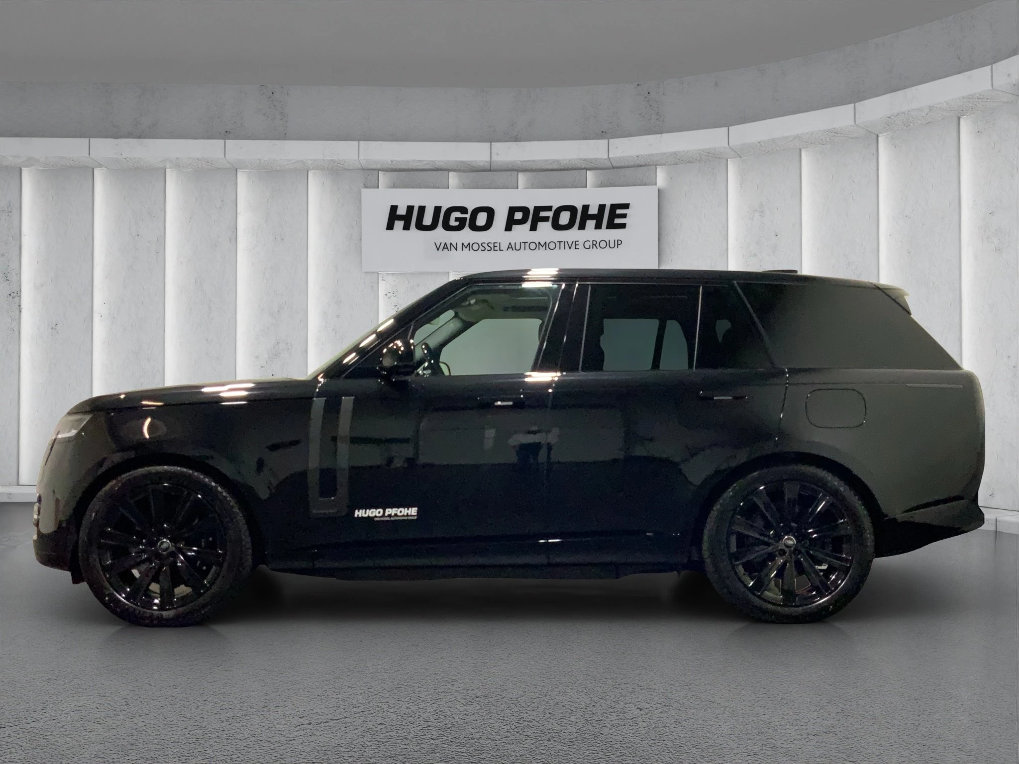 Land Rover-Range Rover-image-1