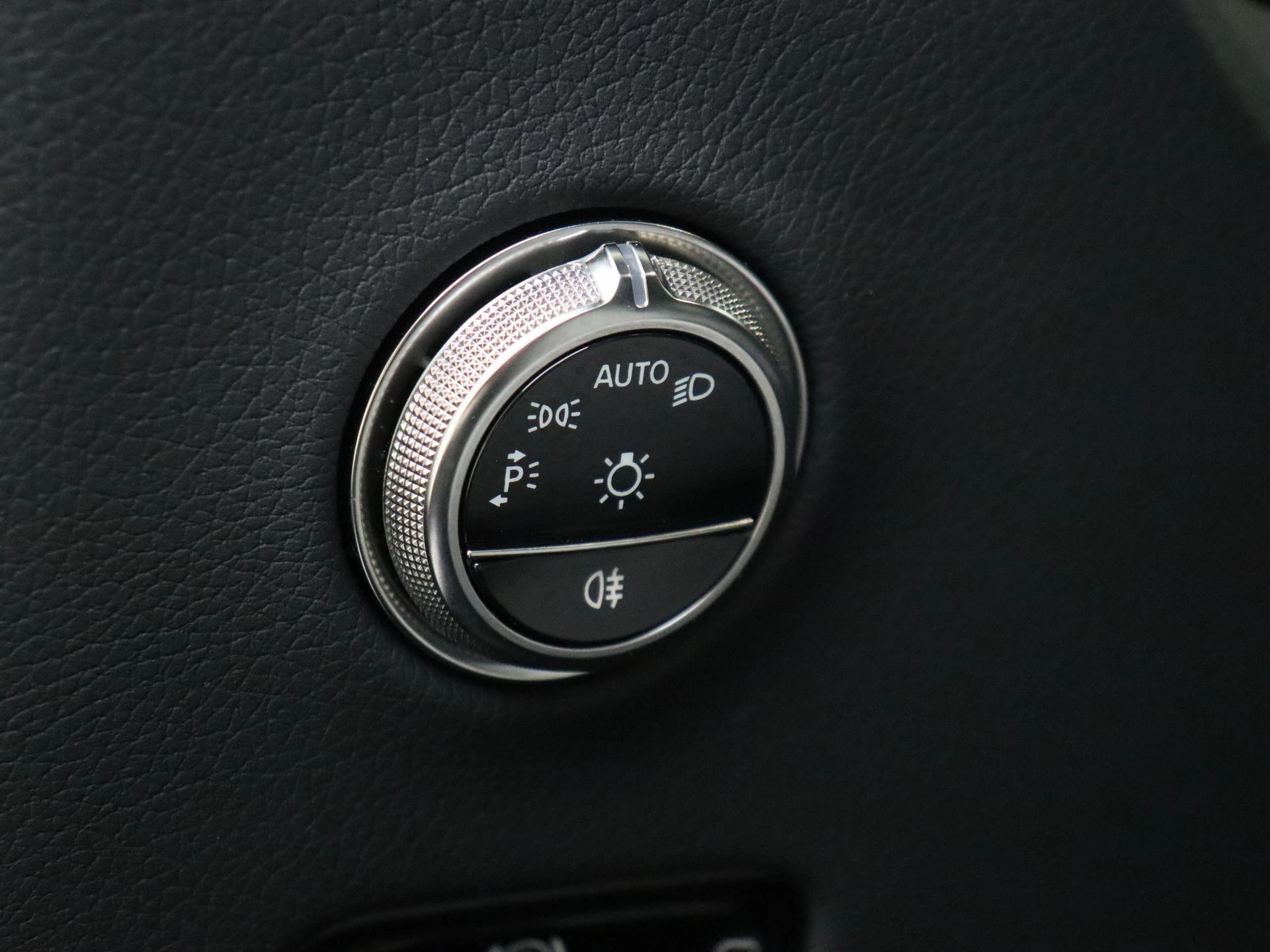 Mercedes-Benz-GLC-image-23