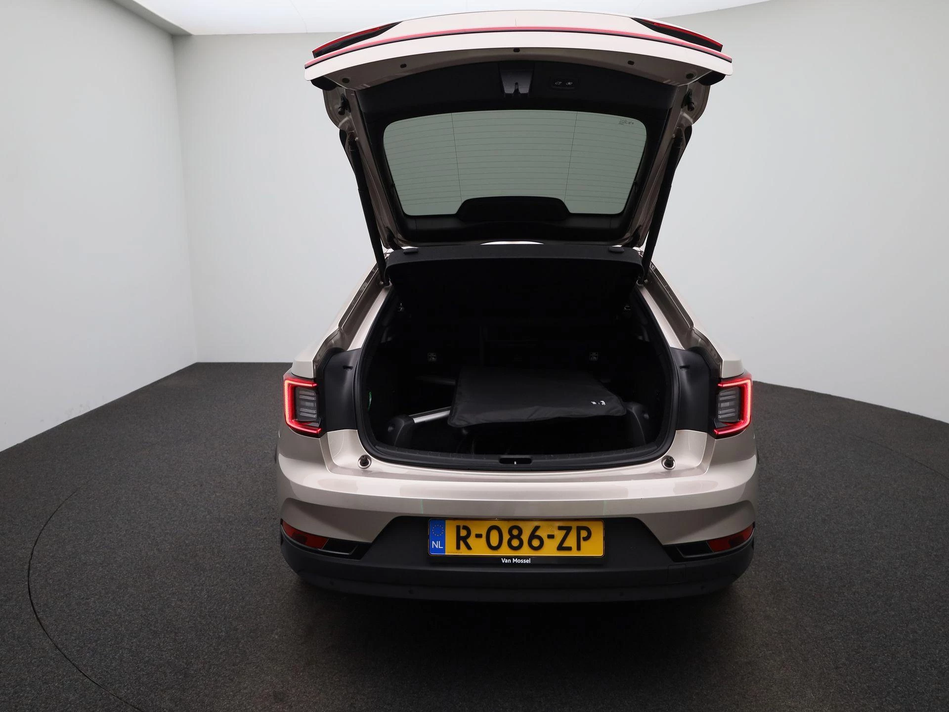 Polestar-2-image-10