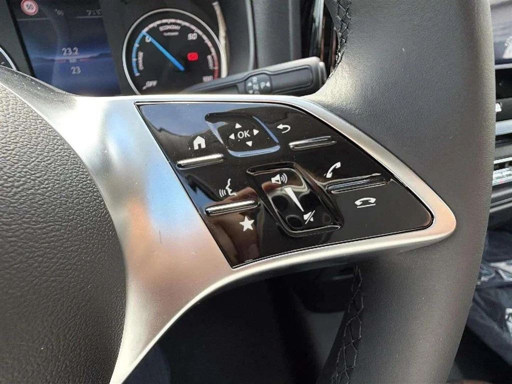 Mercedes-Benz-eVito-image-24
