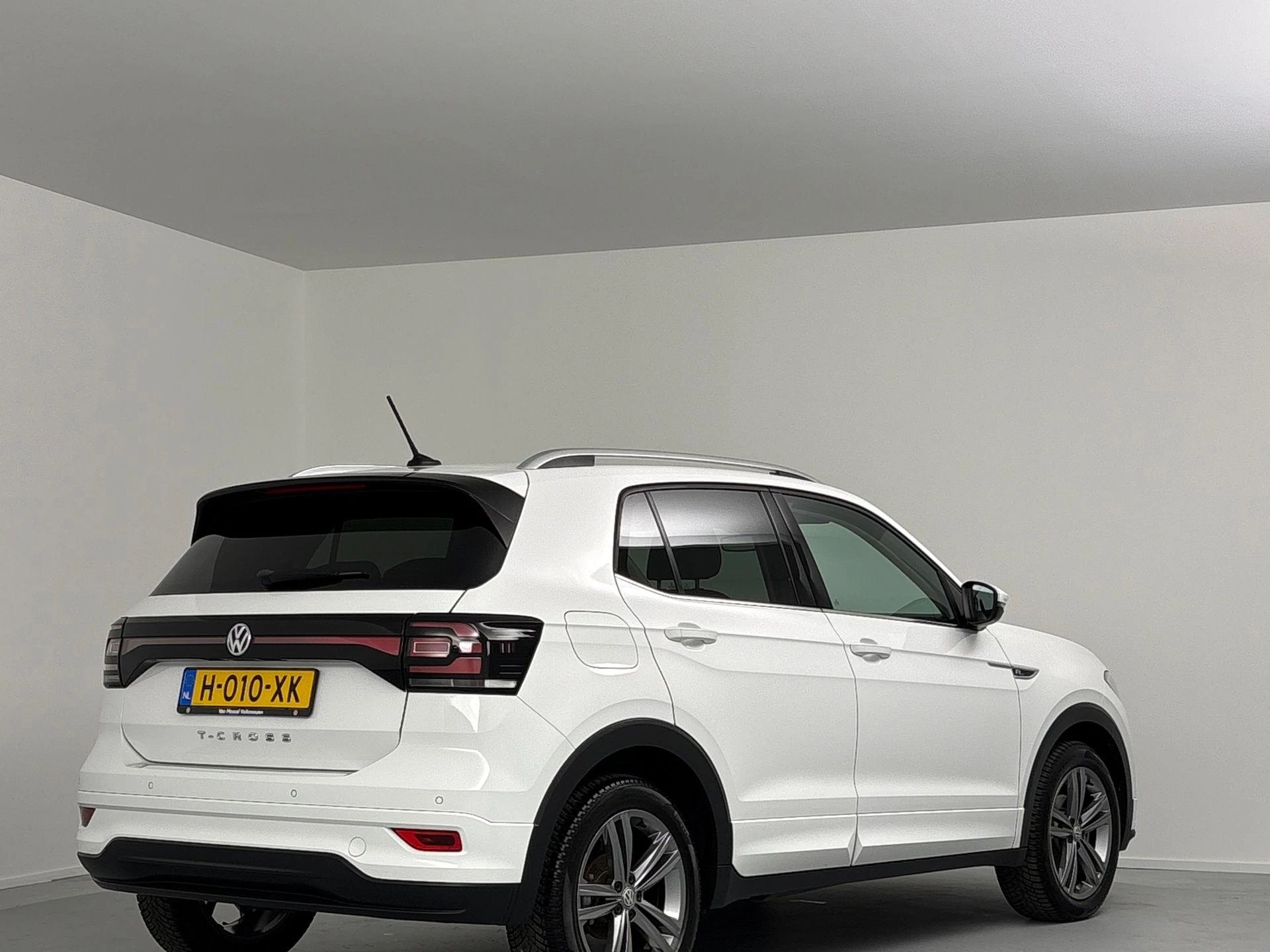Volkswagen-T-Cross-image-3