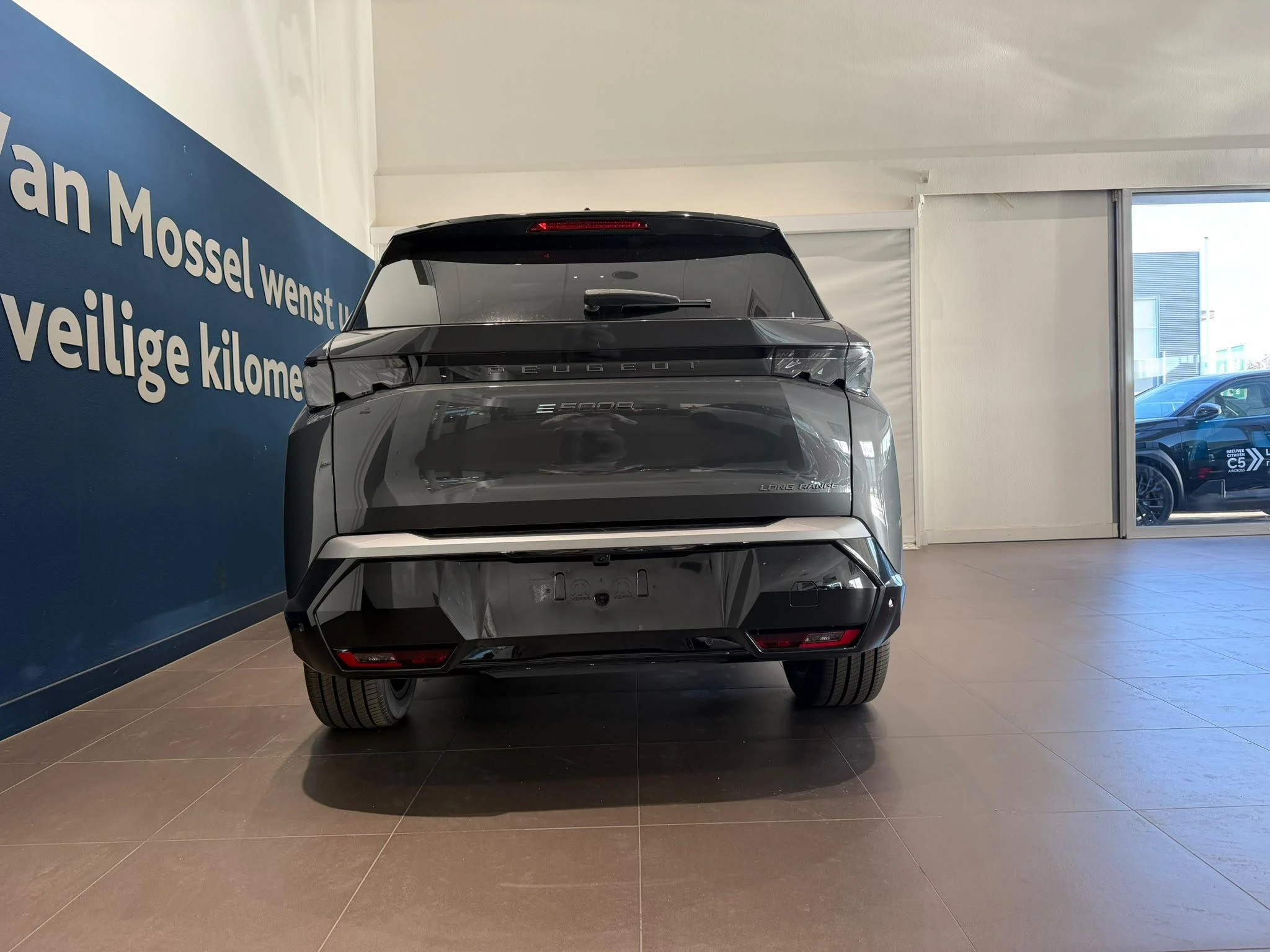 Peugeot-e-5008-image-12