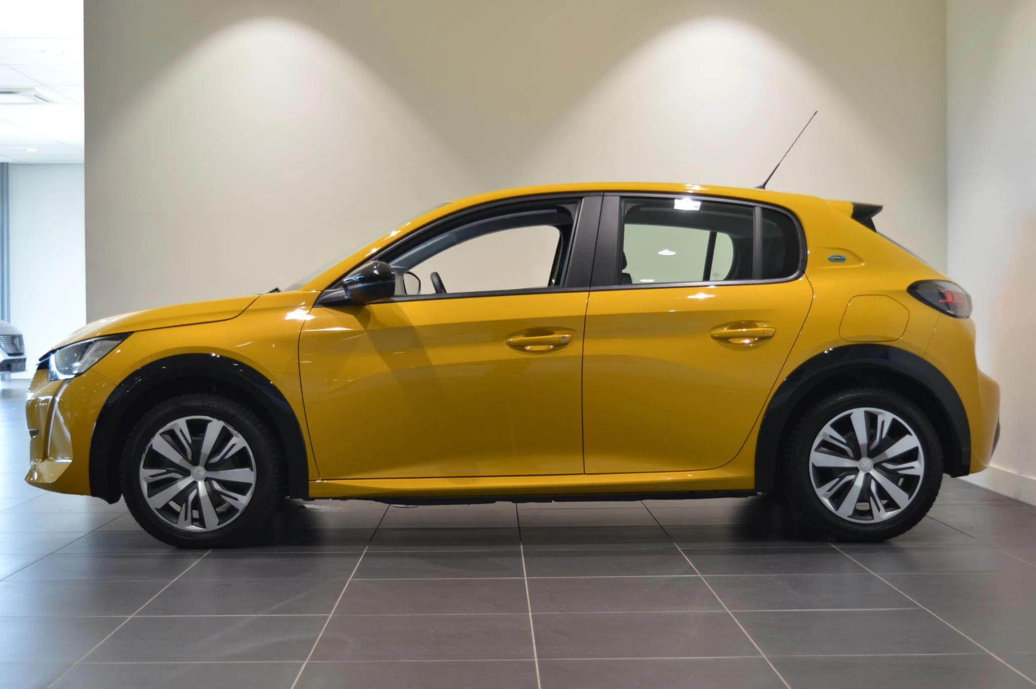 Peugeot-e-208-image-3