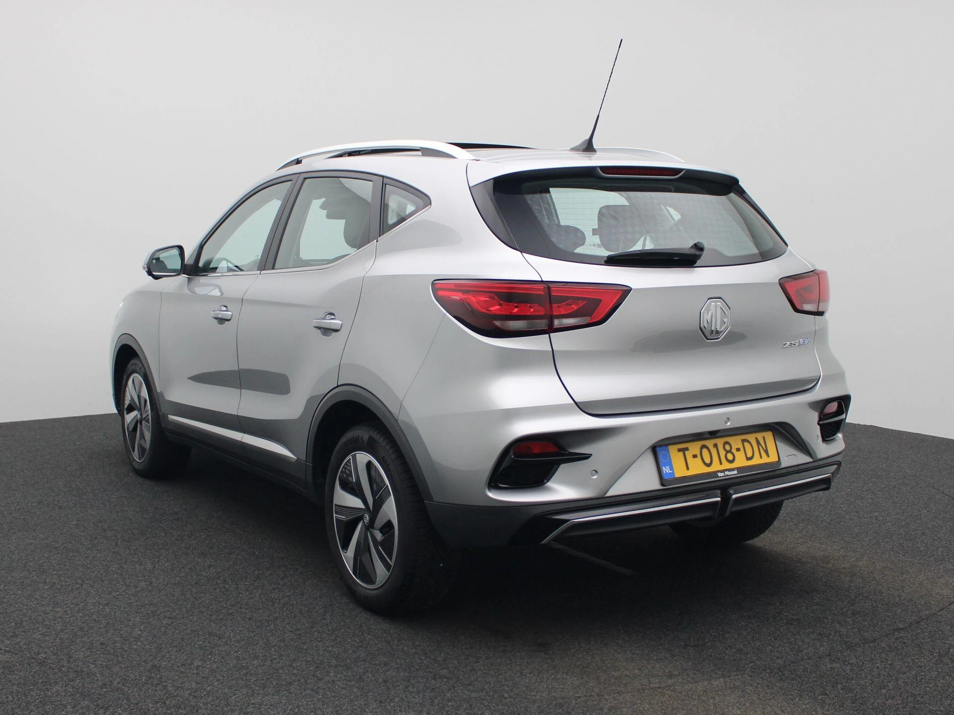 MG-ZS EV-image-1