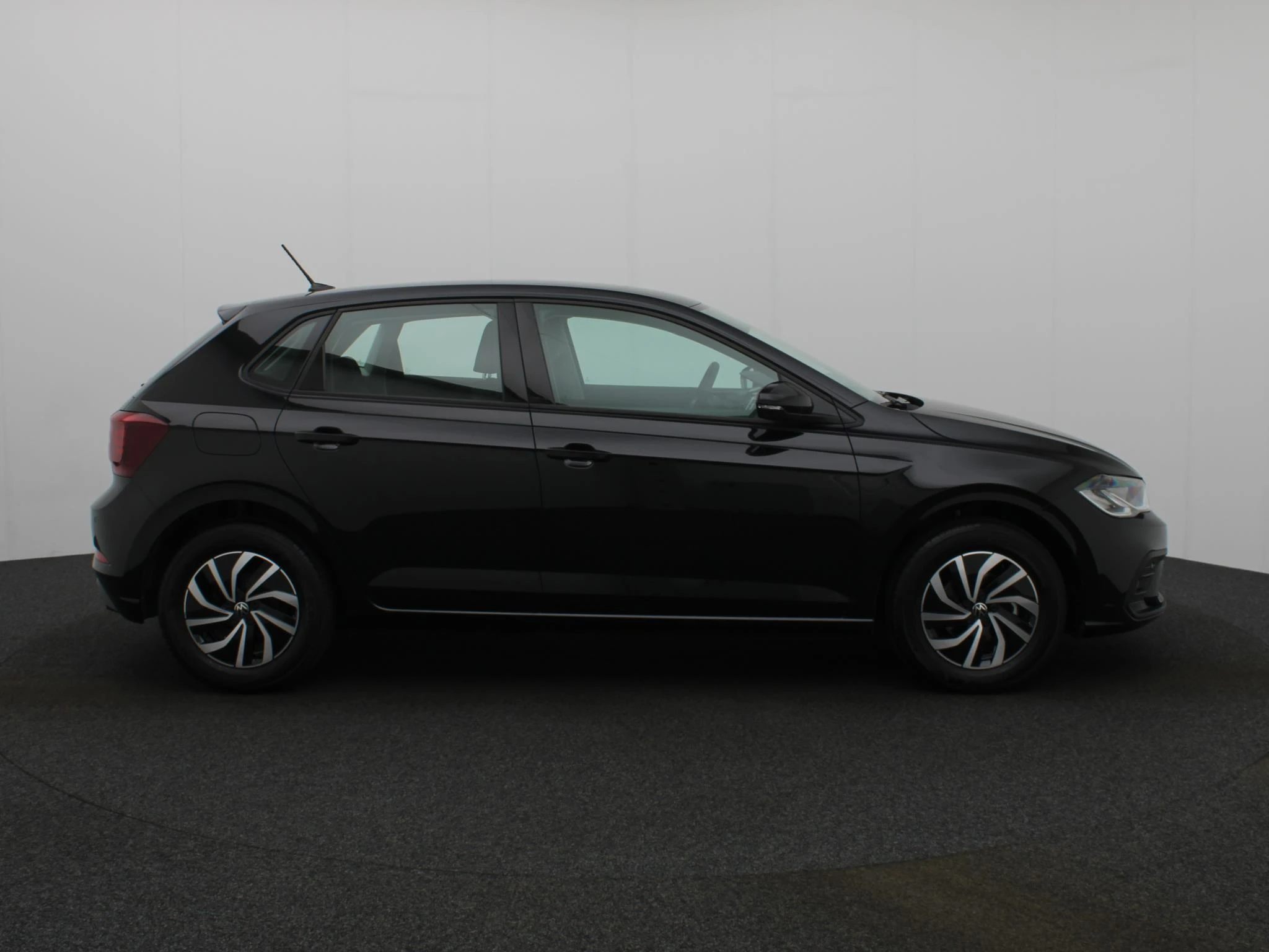 Volkswagen-Polo-image-5