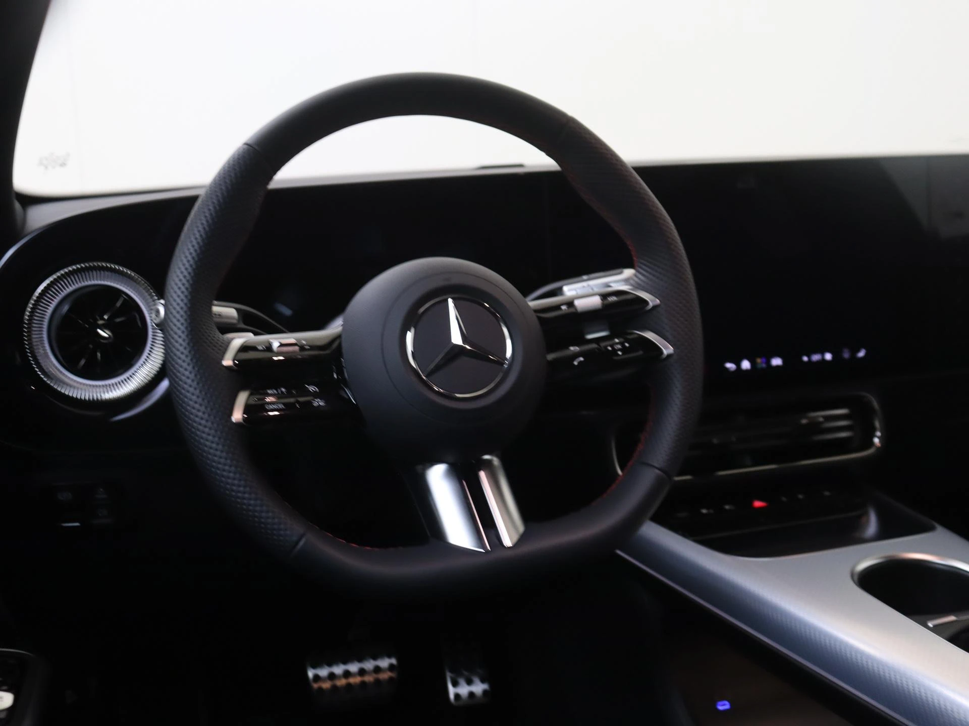 Mercedes-Benz-CLA-image-9