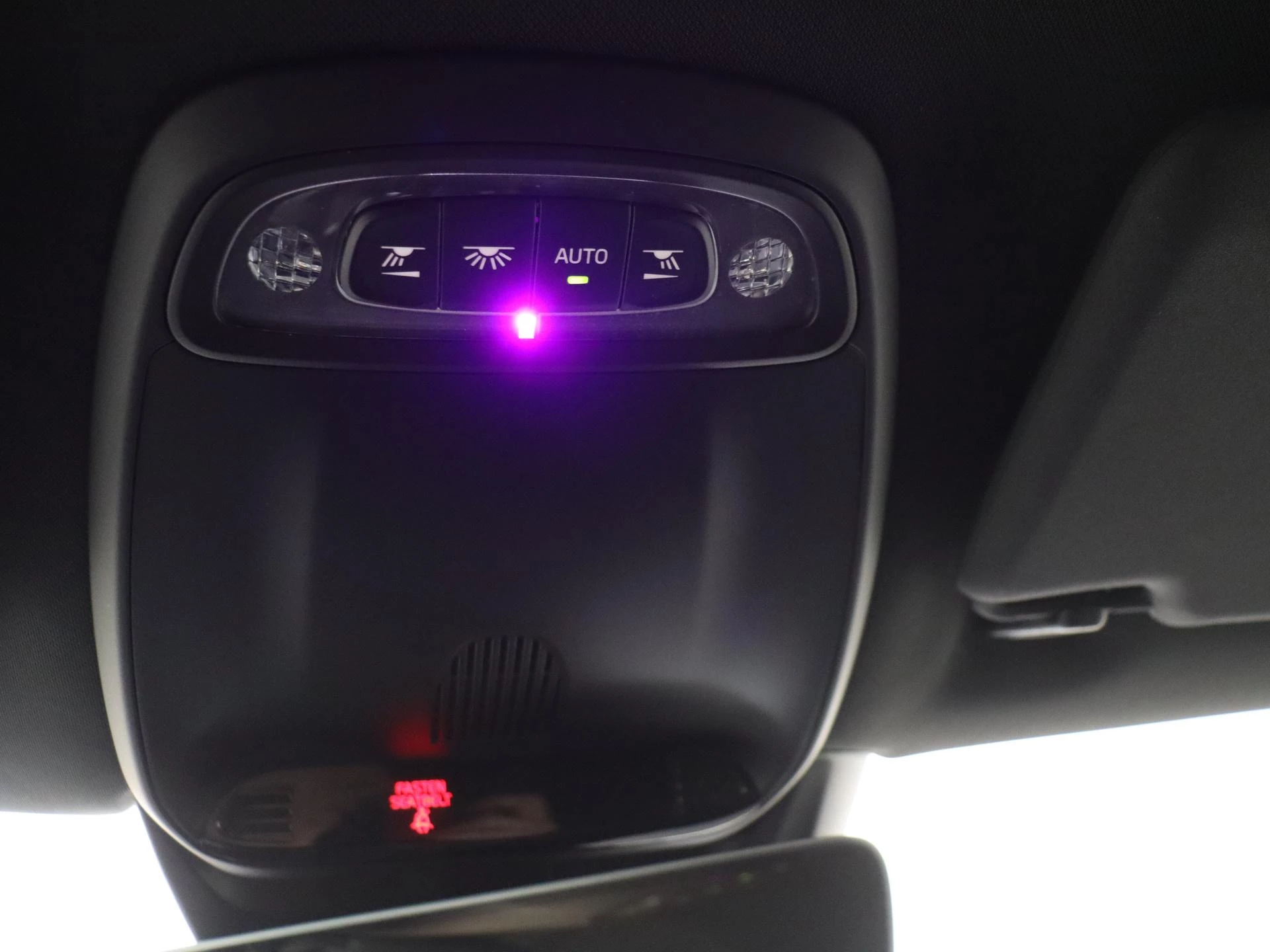 Volvo-V40-image-21
