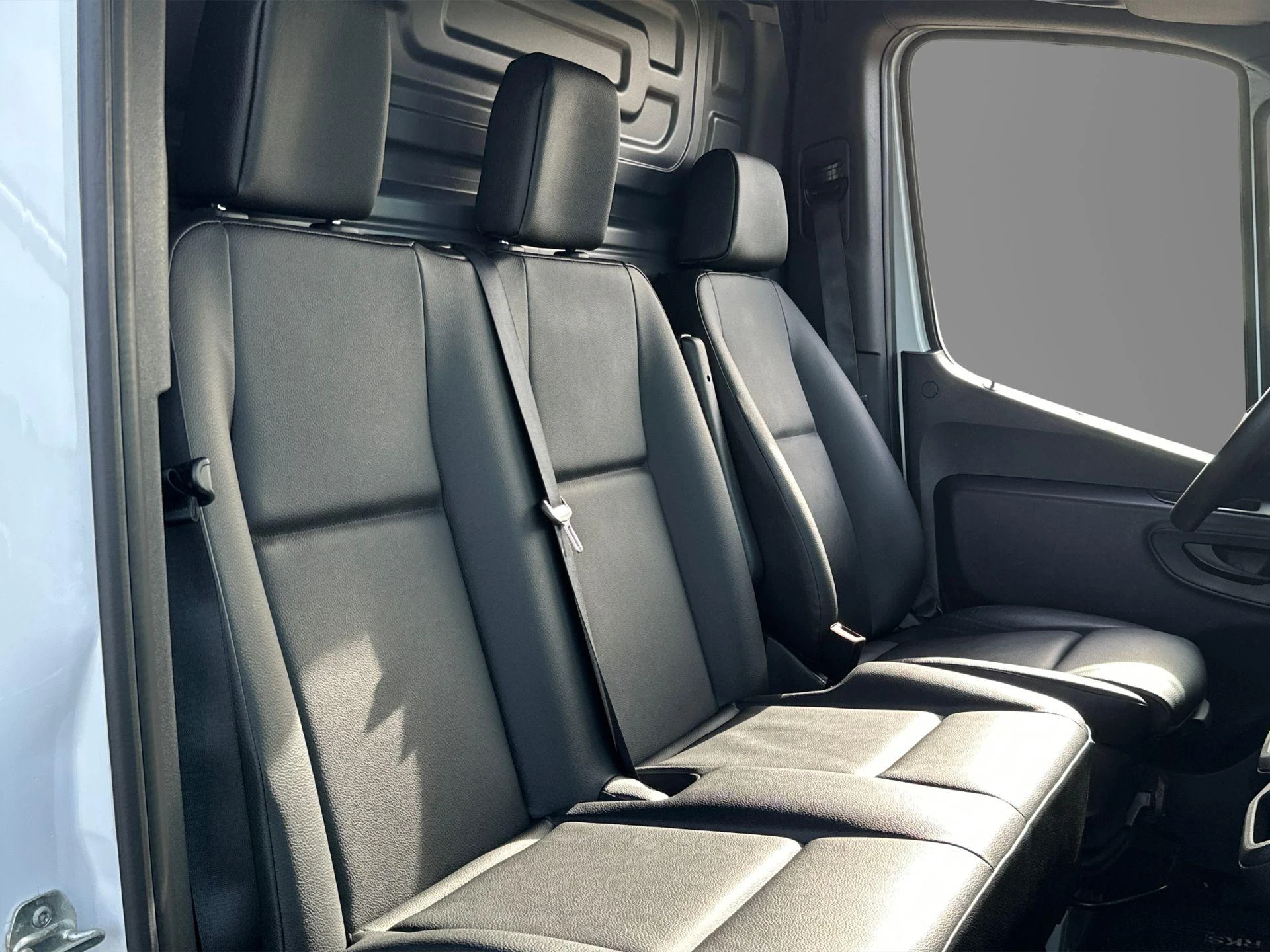 Mercedes-Benz-Sprinter-image-34