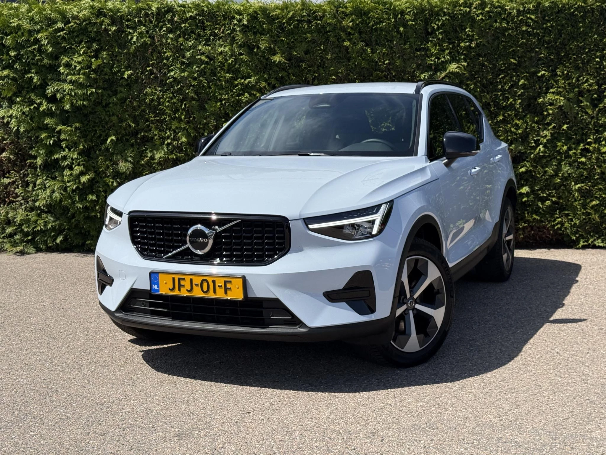 Volvo-XC40-image-2