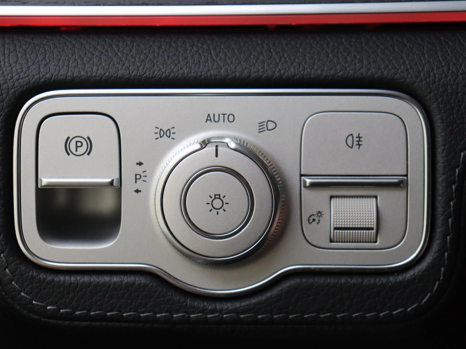 Mercedes-Benz-GLE-image-25