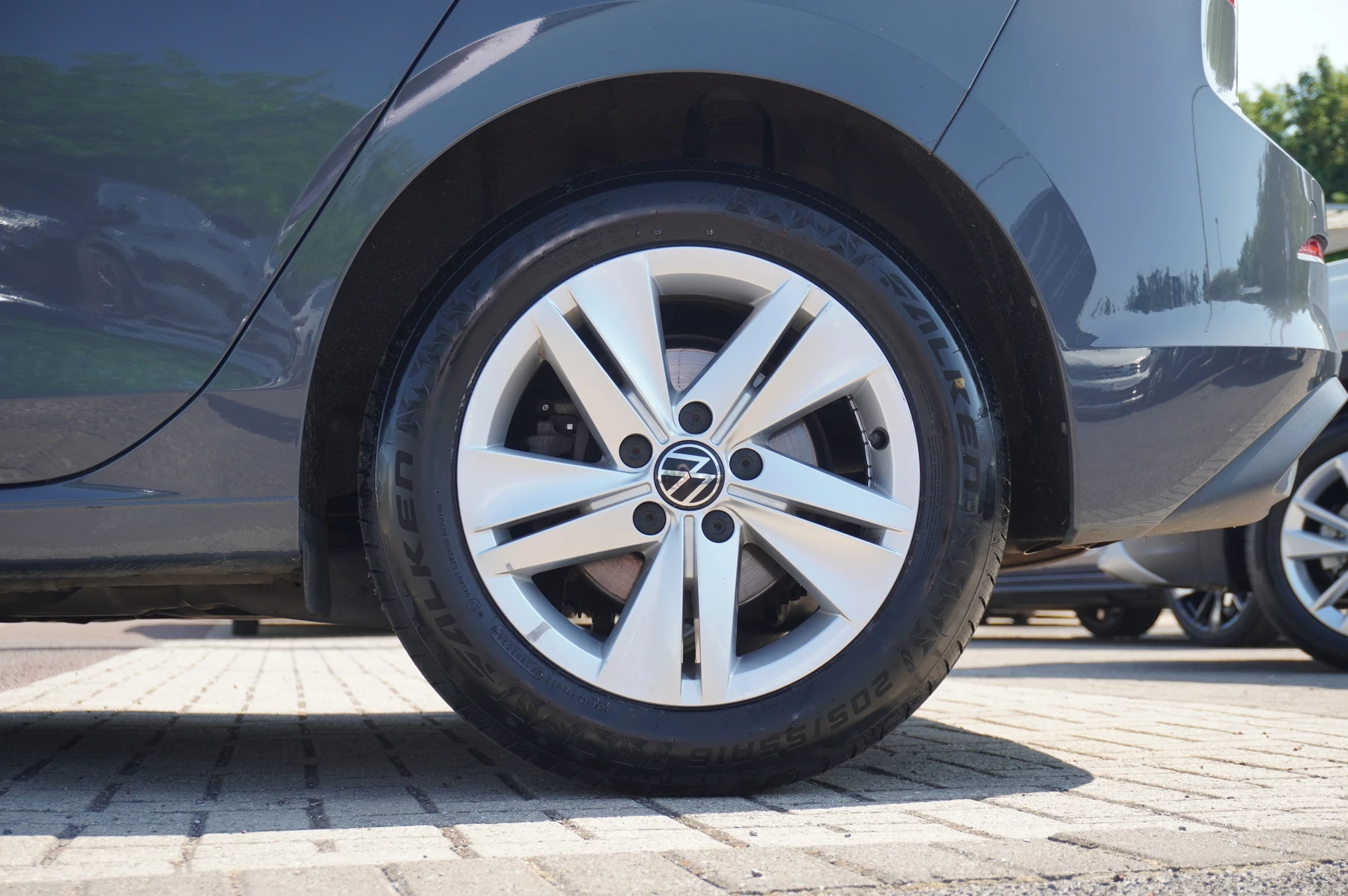 Volkswagen-Golf-image-18