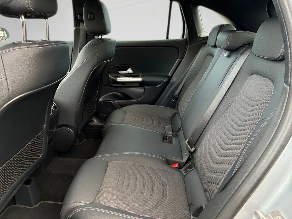 Mercedes-Benz-GLA 200 d-image-8