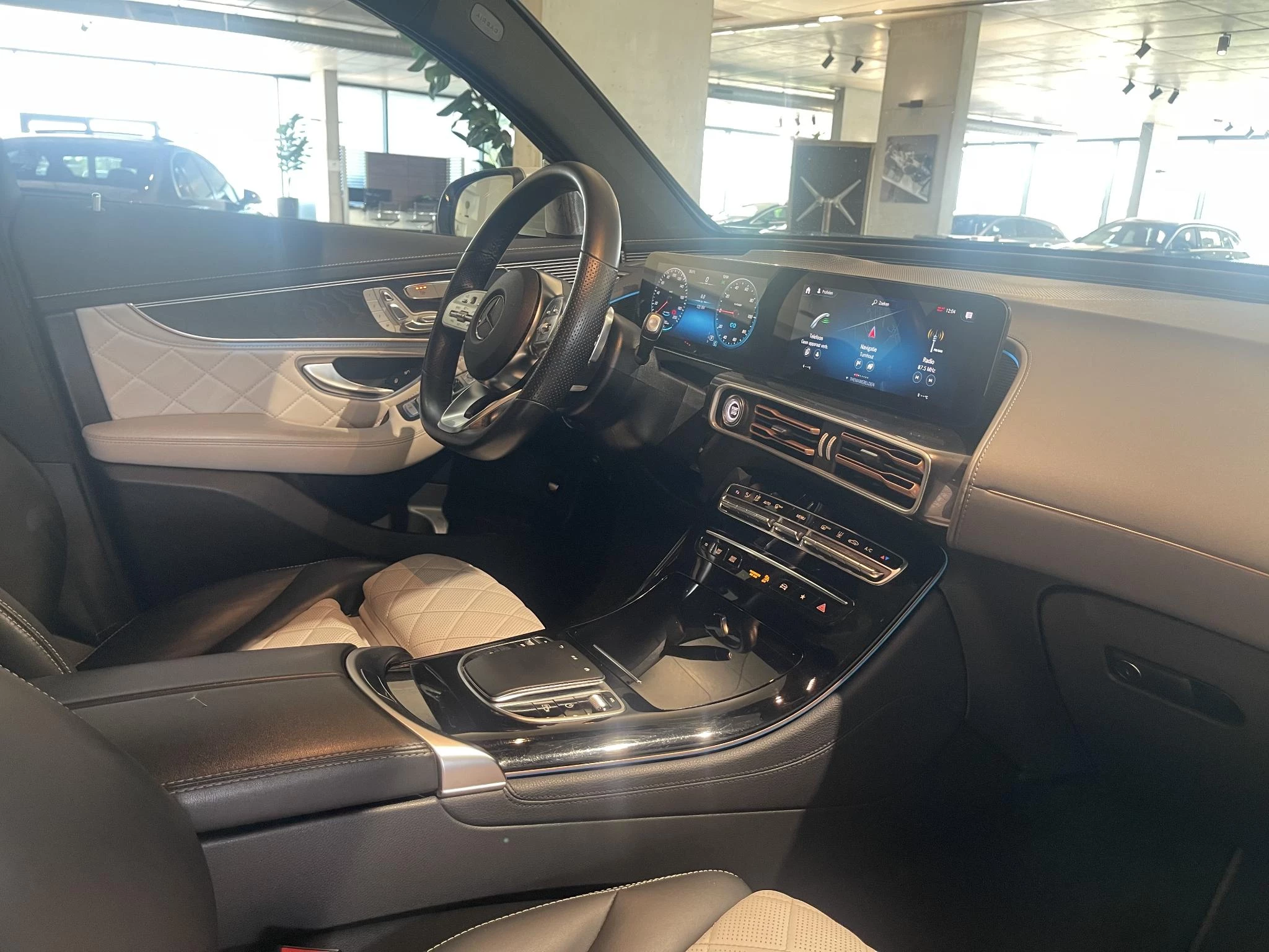 Mercedes-Benz EQC 400 4MATIC AMG LINE + LEDER EXCLUSIVE + CARPLAY + OPENDAK + BUMESTER +
