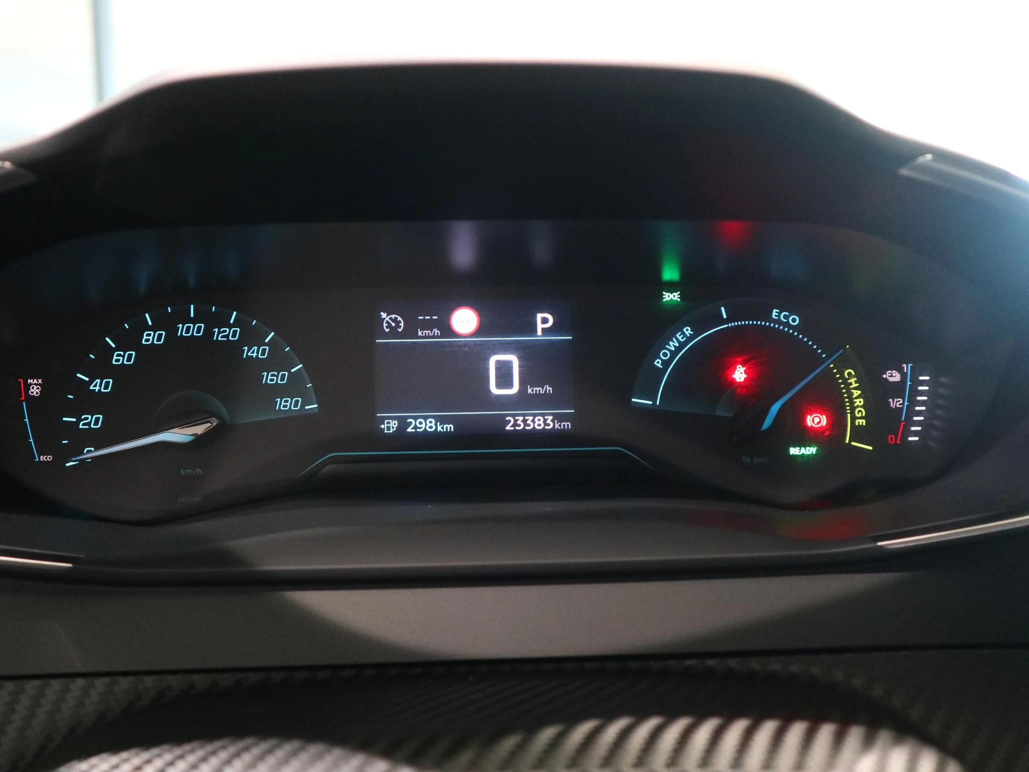 Peugeot-e-208-image-11