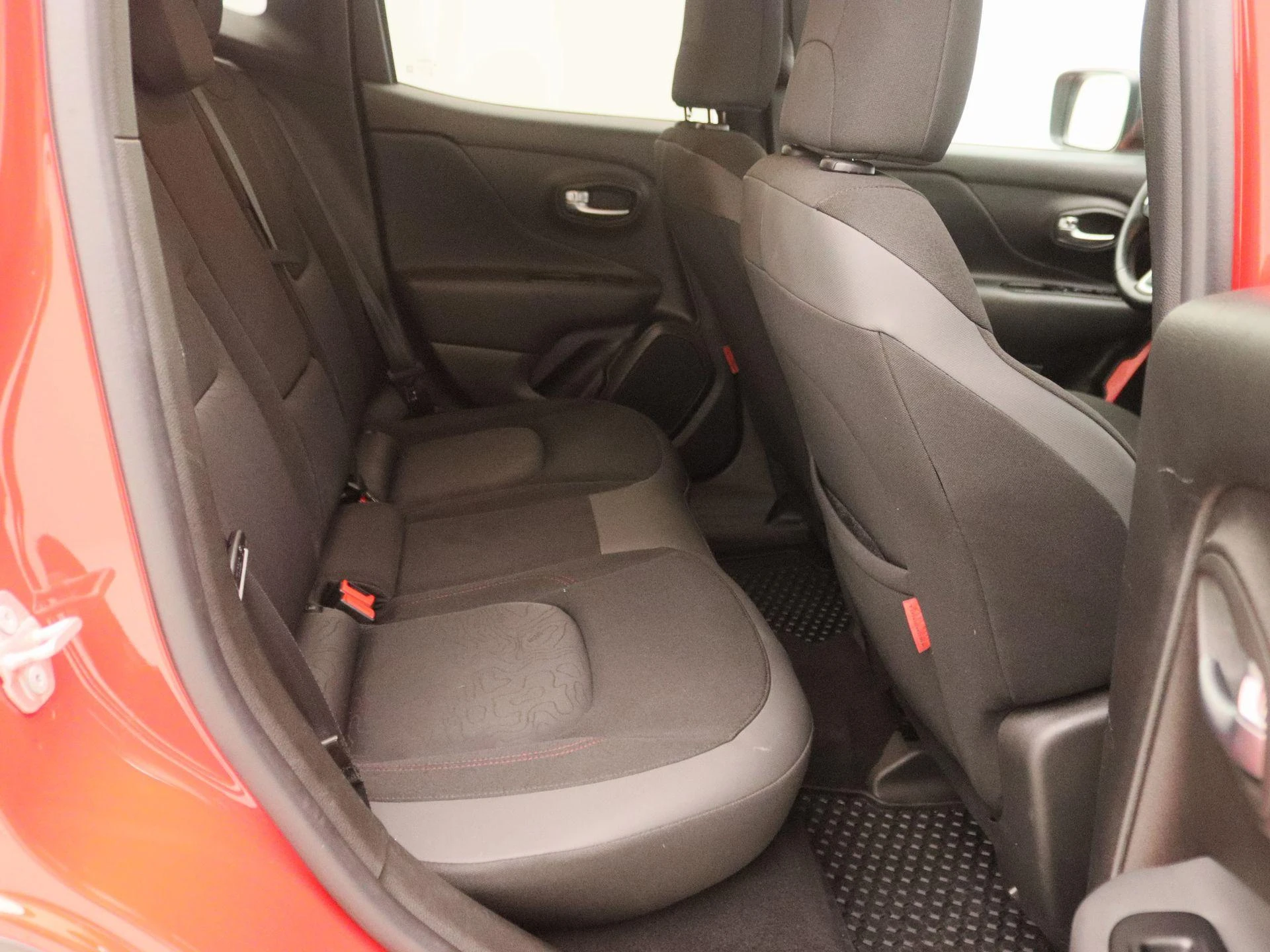 Jeep-Renegade-image-24