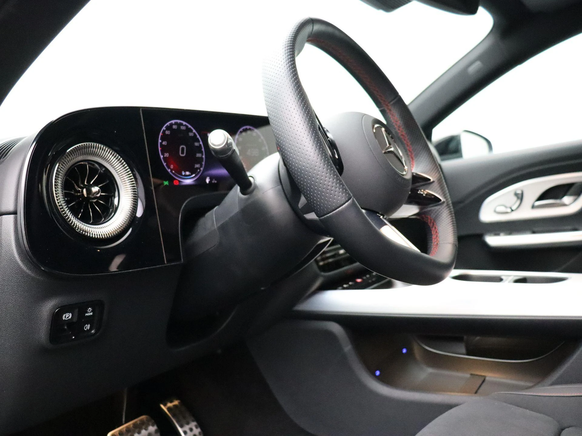 Mercedes-Benz-CLA-image-10