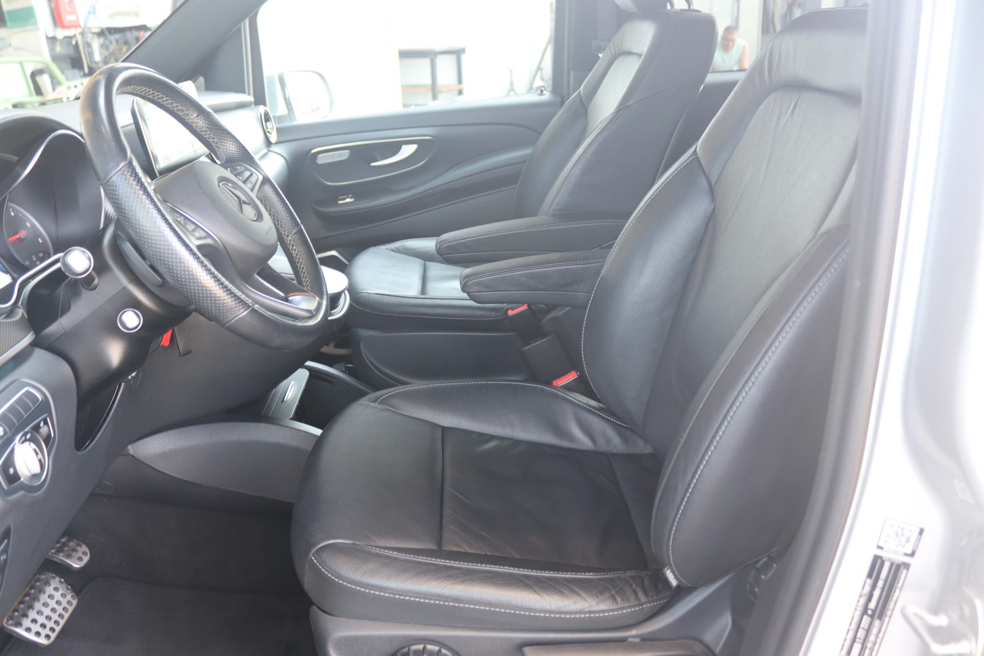 Mercedes-Benz-V-Klasse-image-6