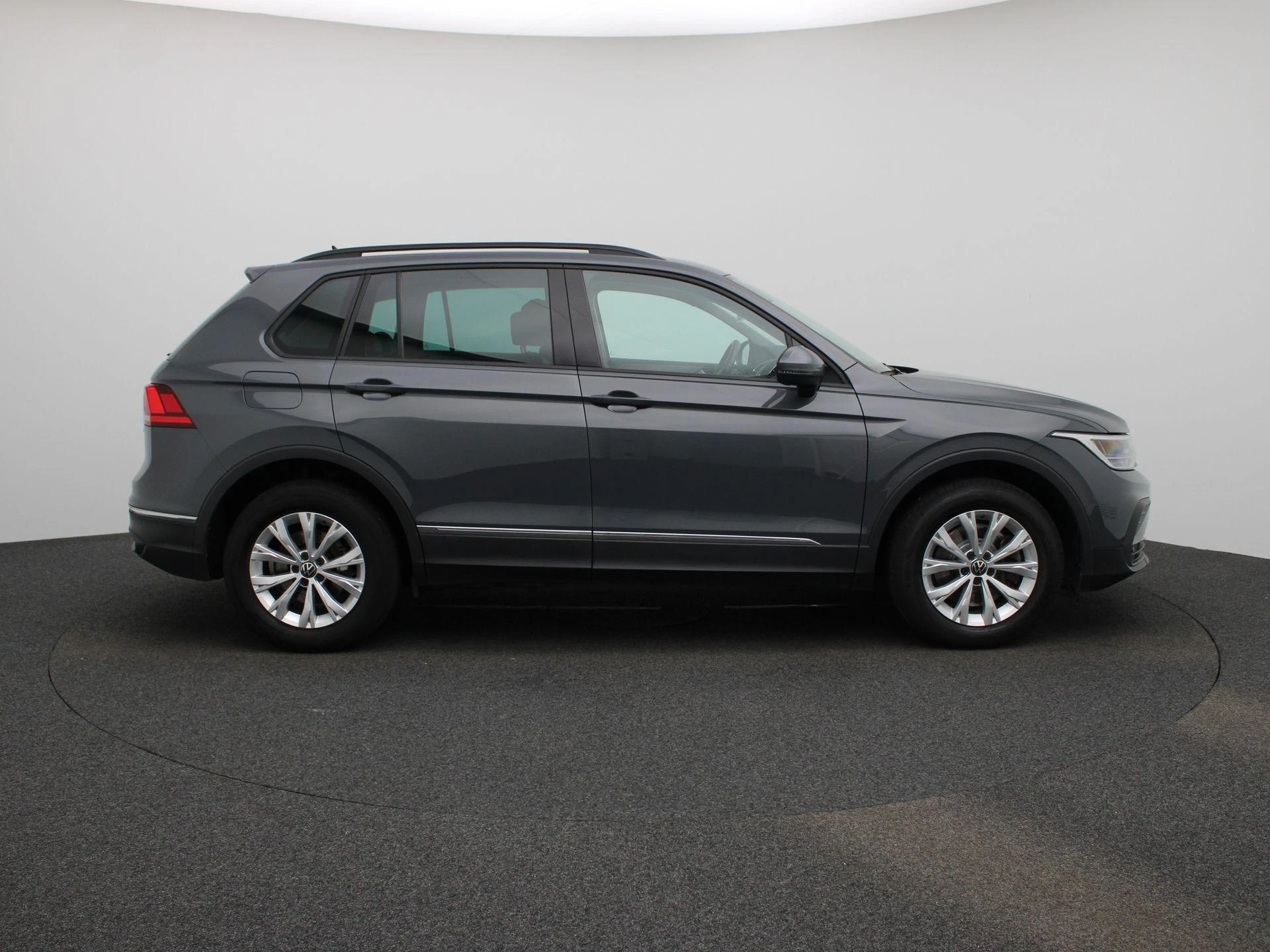 Volkswagen-Tiguan-image-6