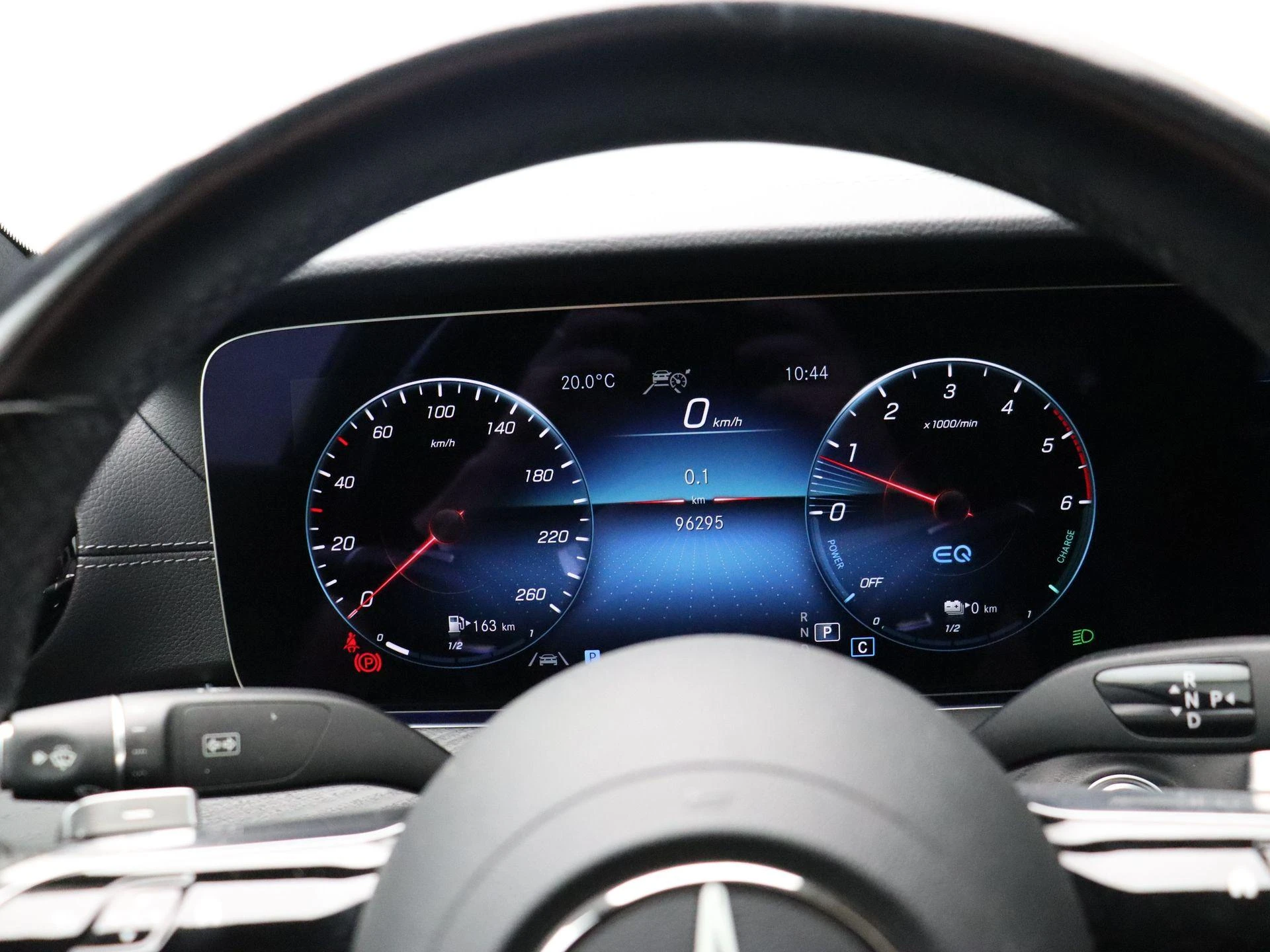 Mercedes-Benz-E-Klasse-image-16