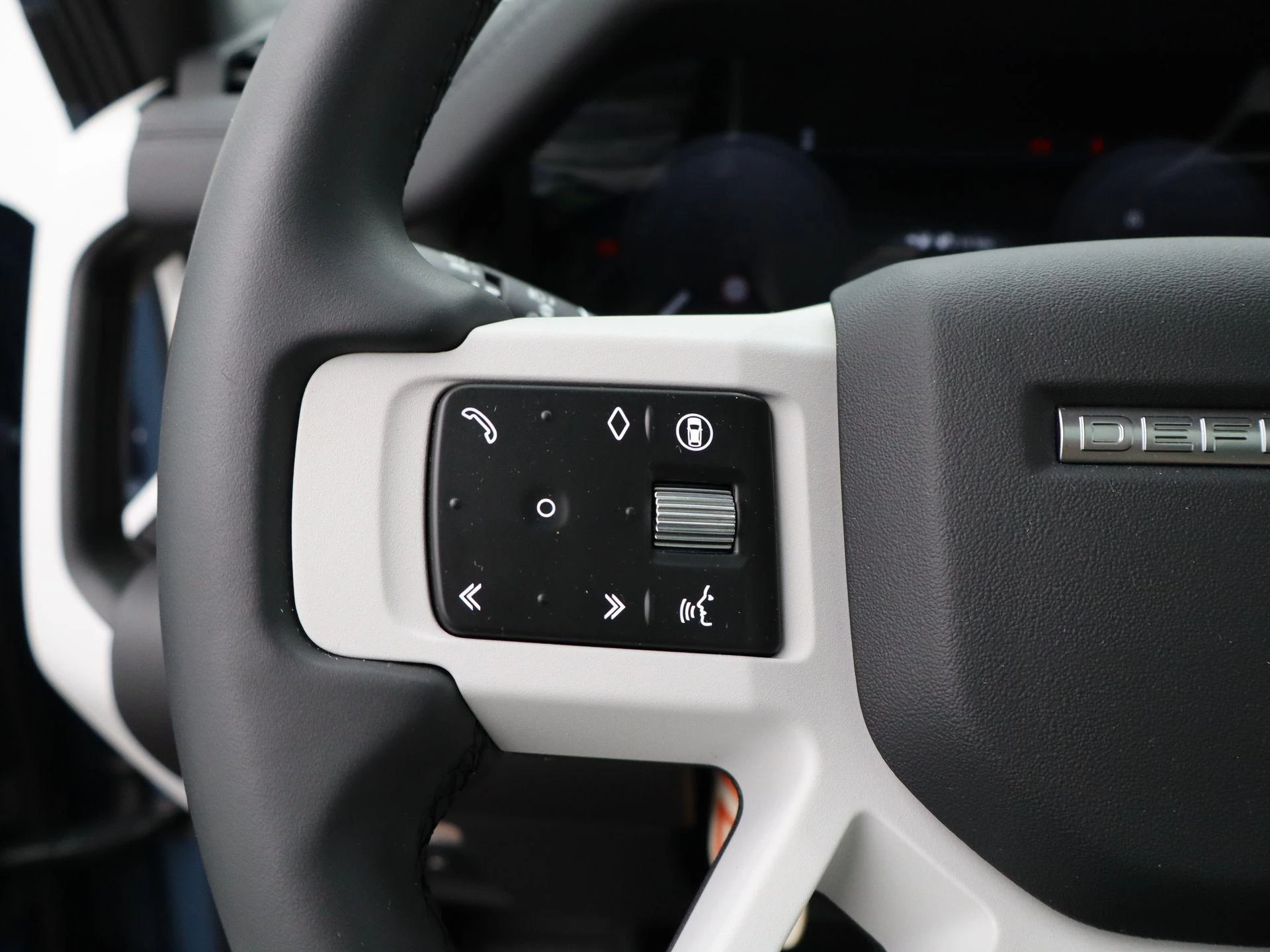 Land Rover-Defender-image-17
