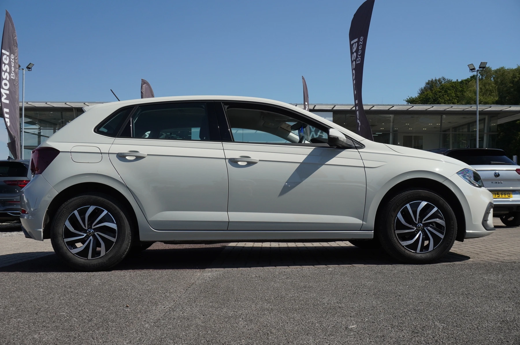 Volkswagen-Polo-image-3
