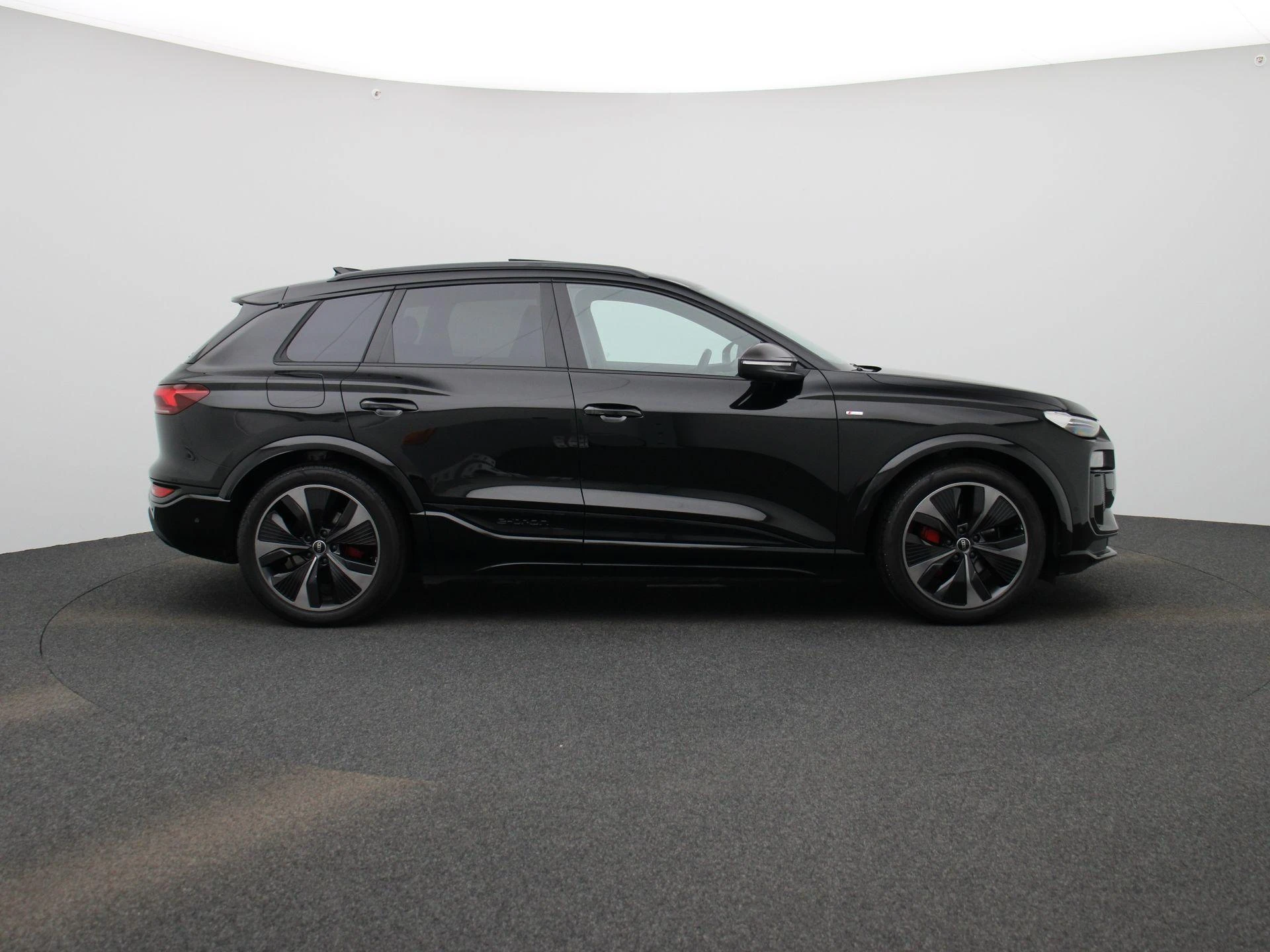 Audi-Q6 e-tron-image-5