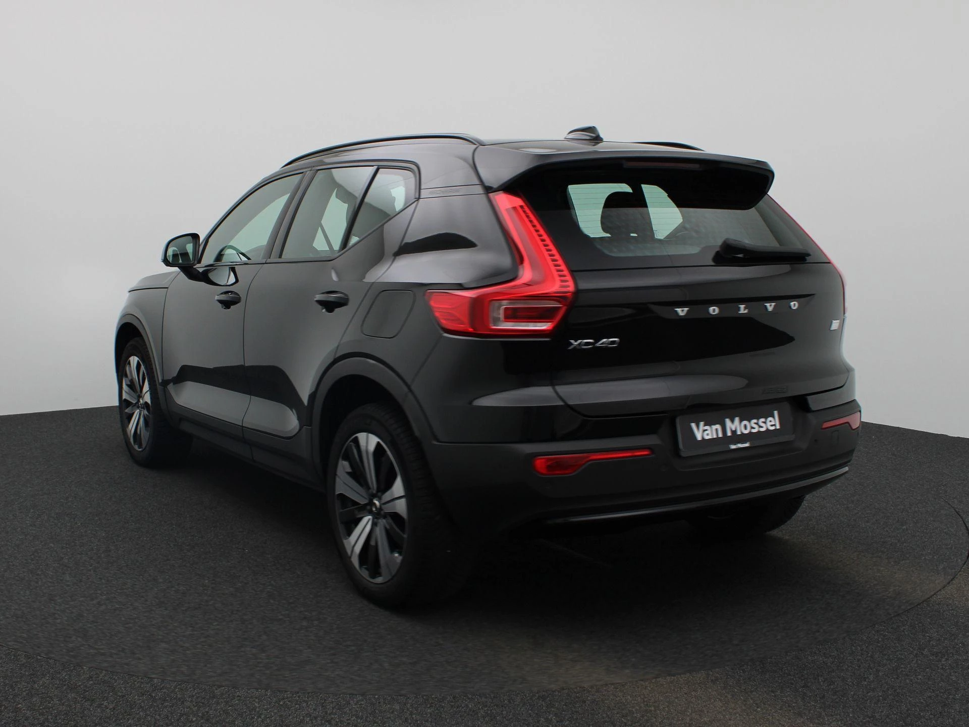 Volvo-XC40-image-1