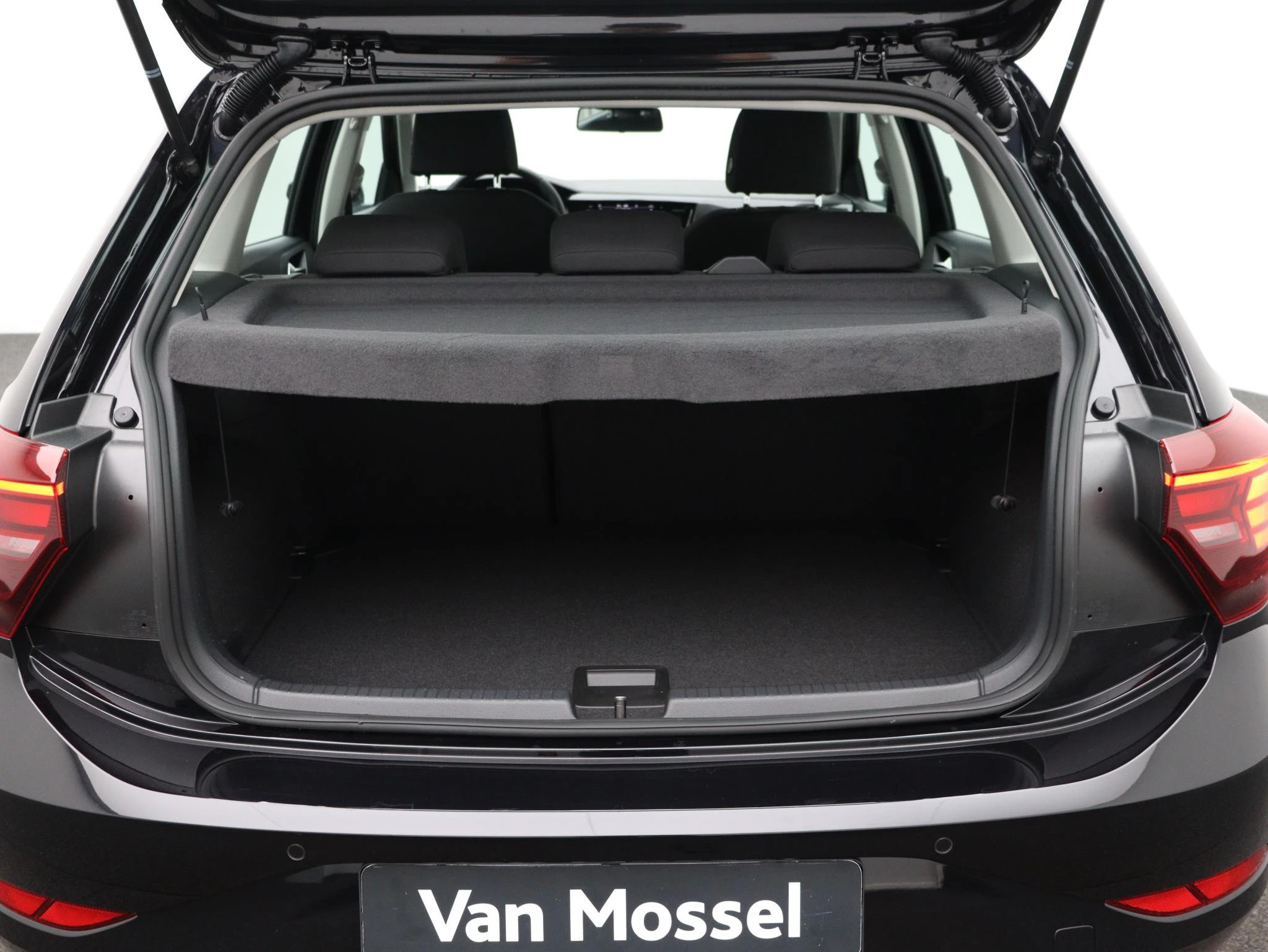 Volkswagen-Polo-image-12