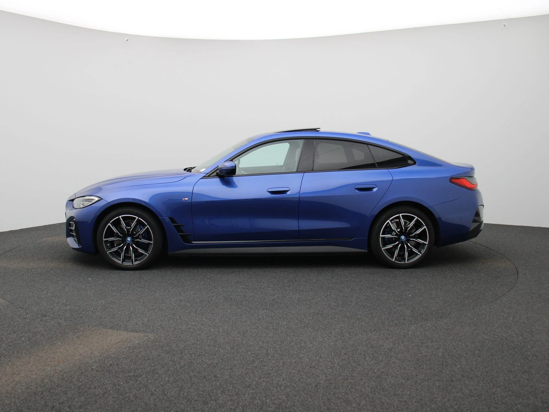 BMW-i4-image-5