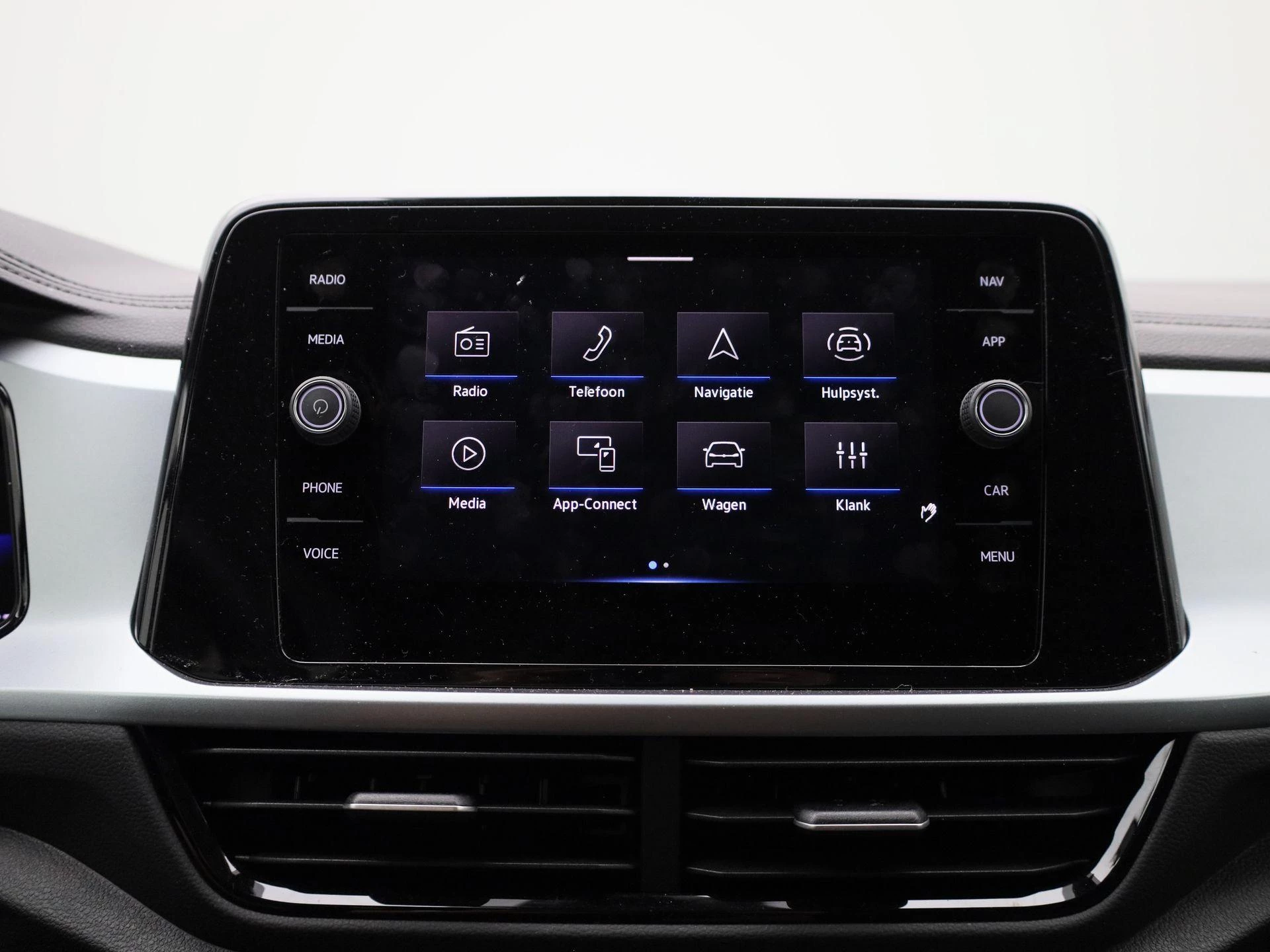 Volkswagen-T-Roc-image-24
