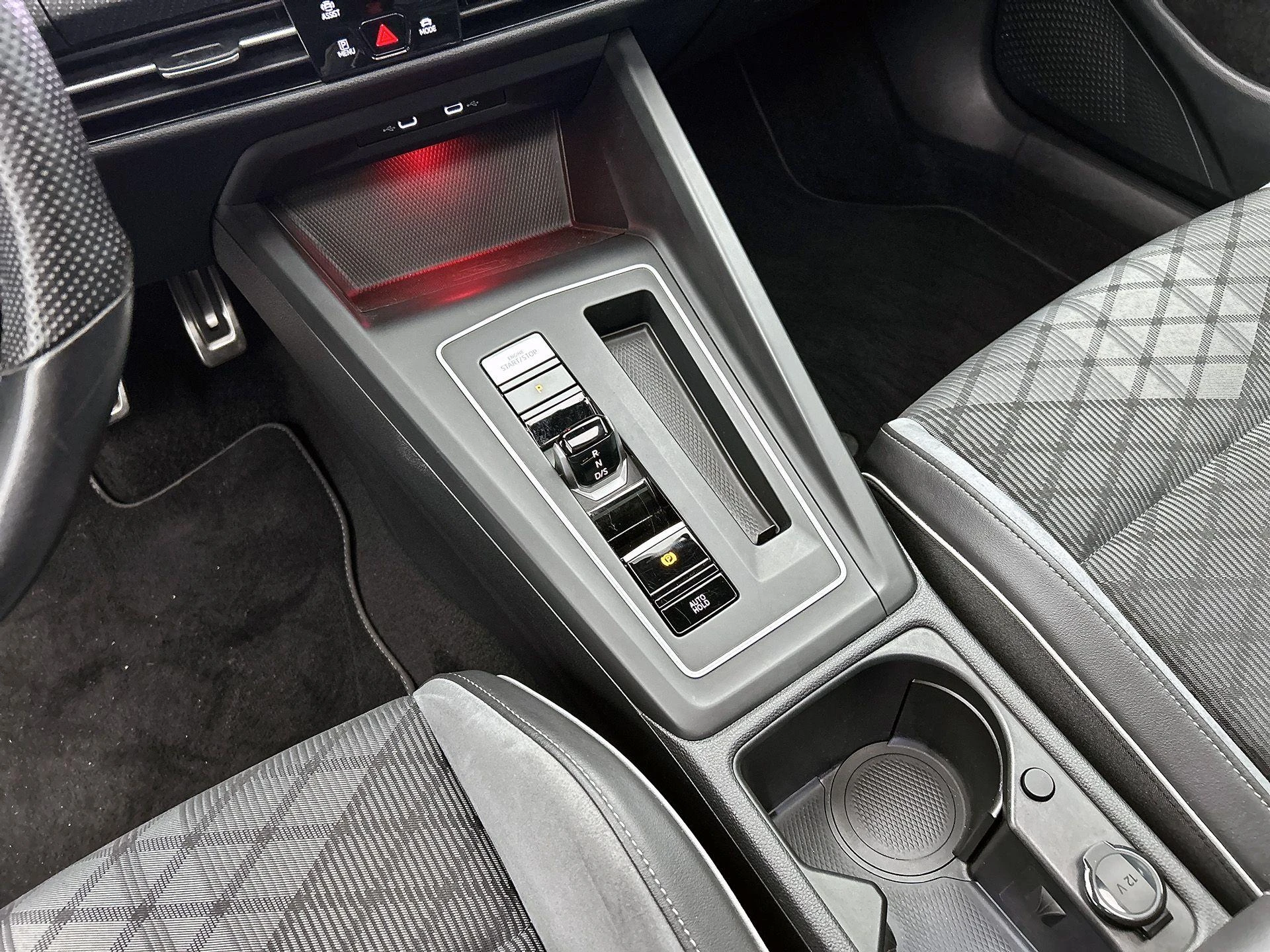 Volkswagen-Golf-image-25