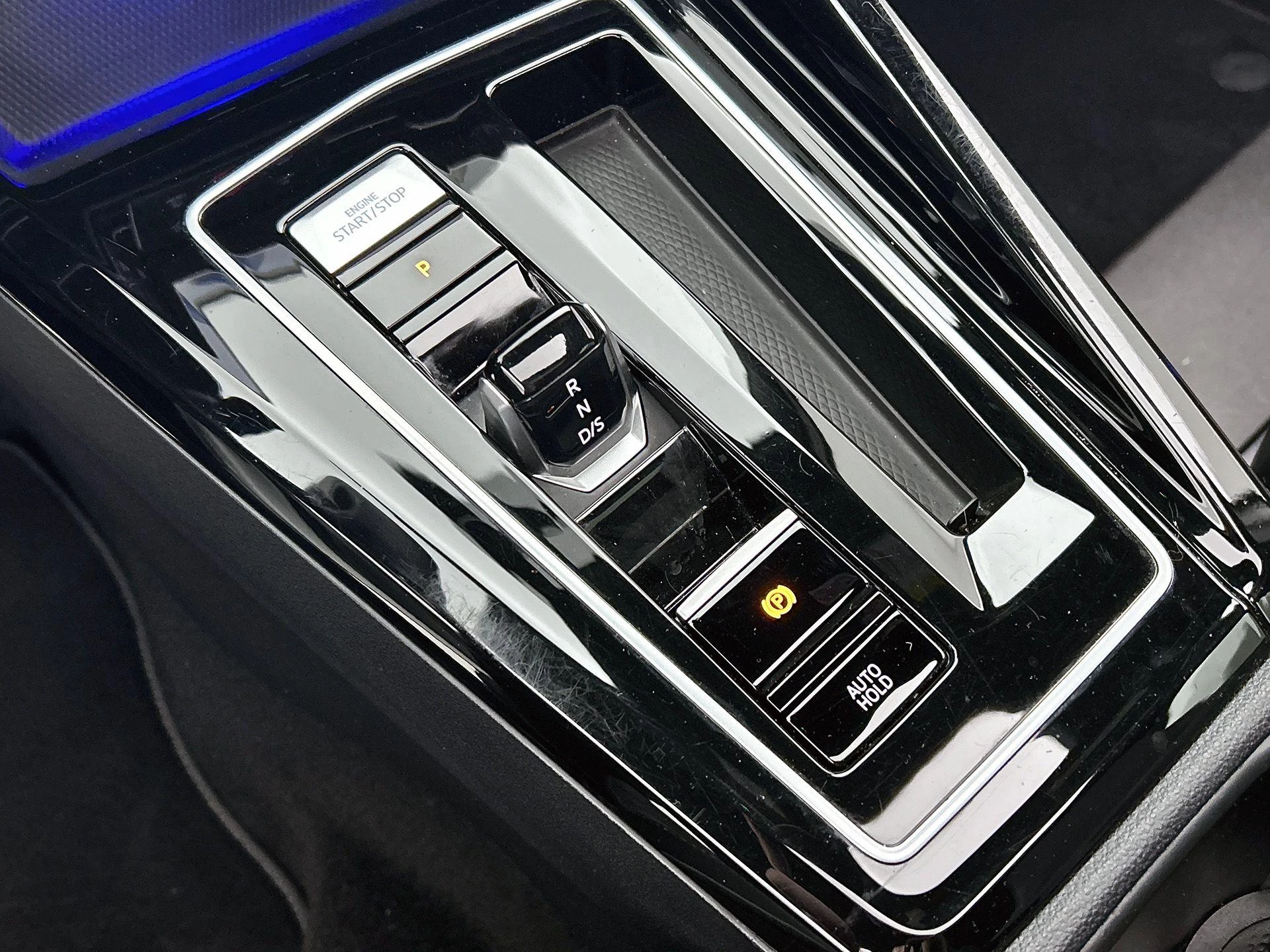 Volkswagen-Golf-image-13