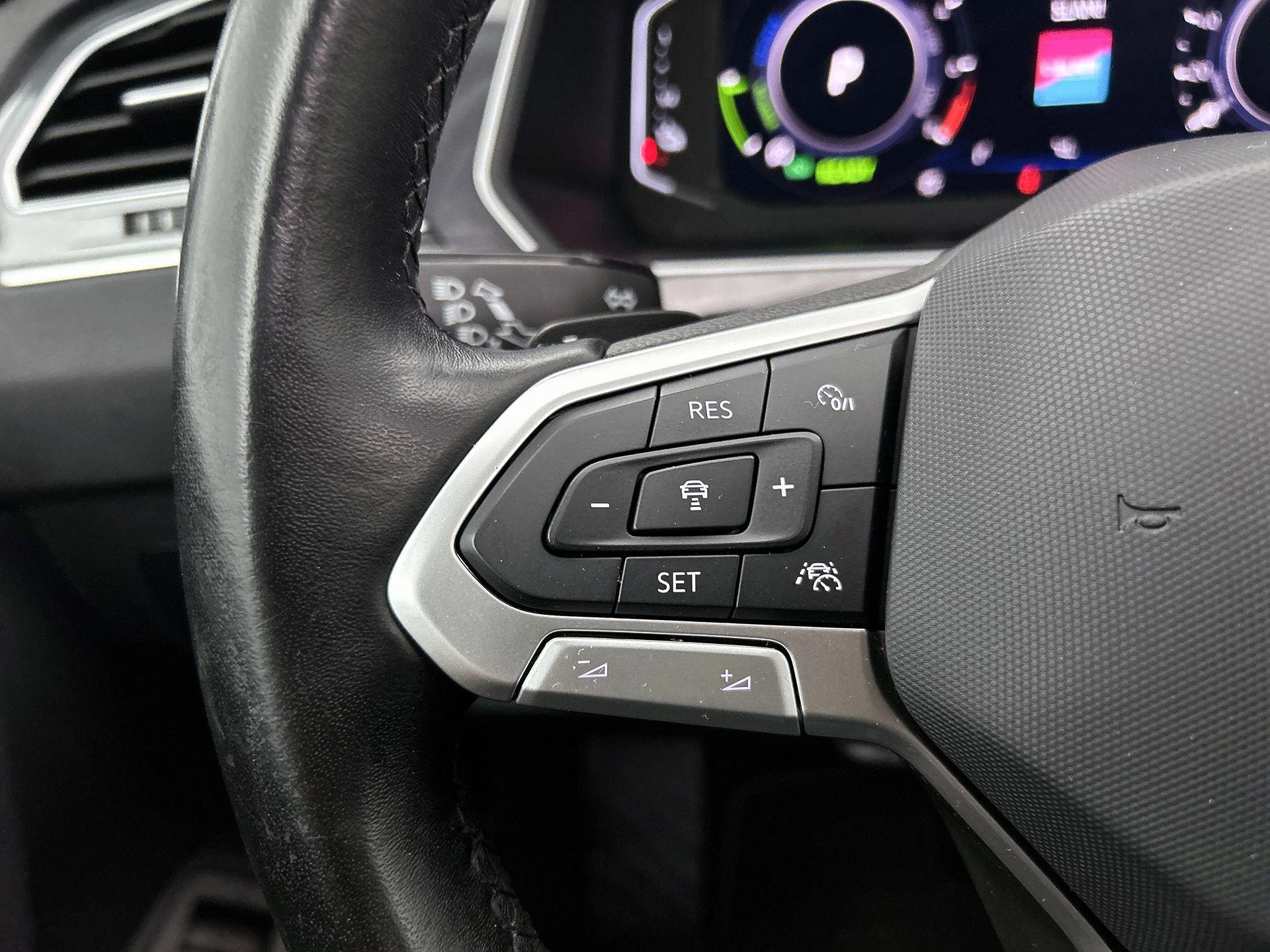 Volkswagen-Tiguan-image-5