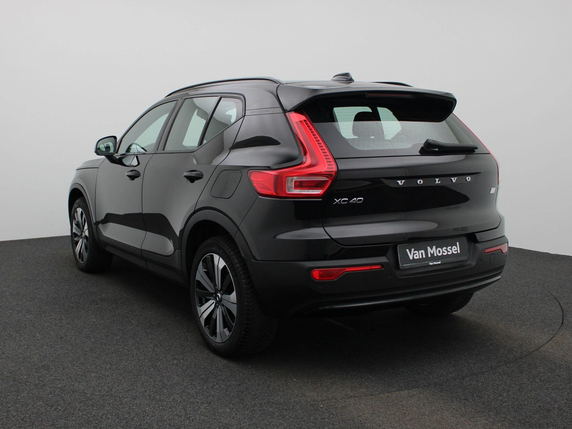 Volvo-XC40-image-1