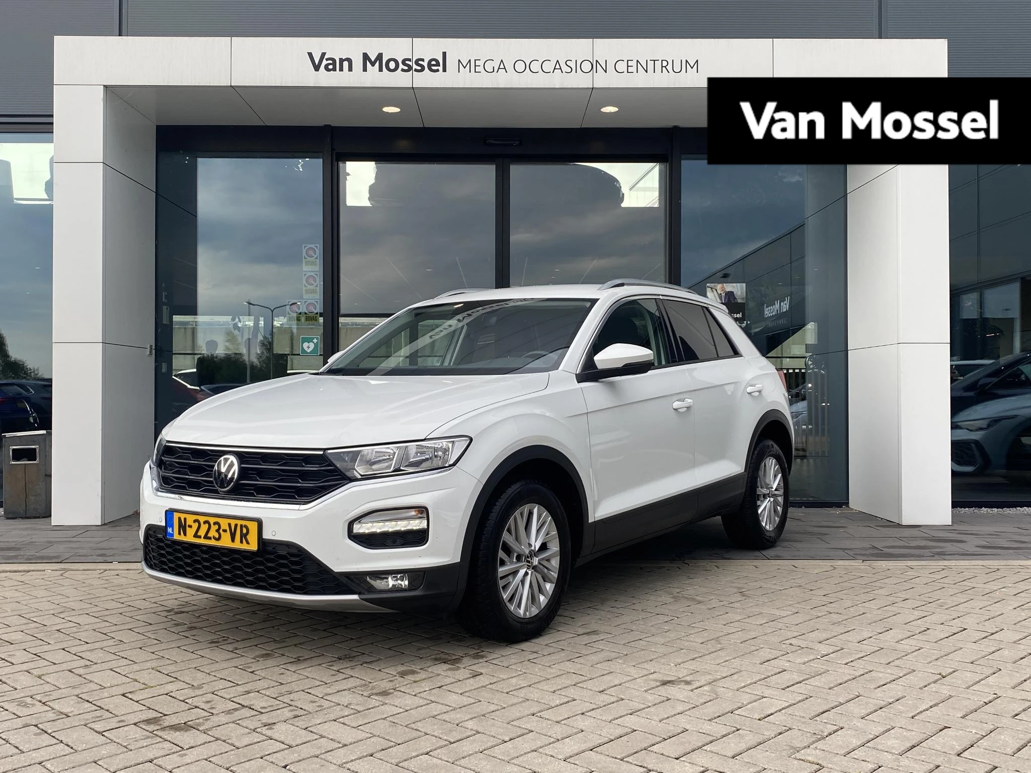 Volkswagen-T-Roc-image-0