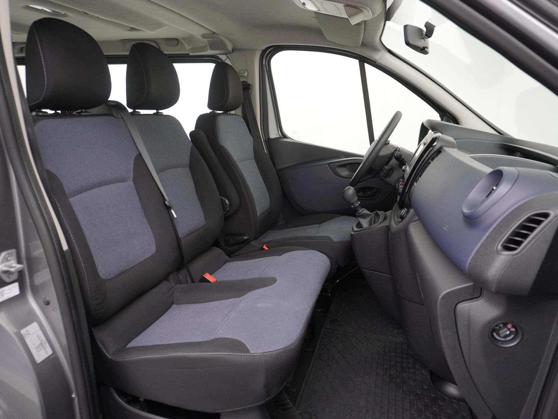 Opel-Vivaro-image-25