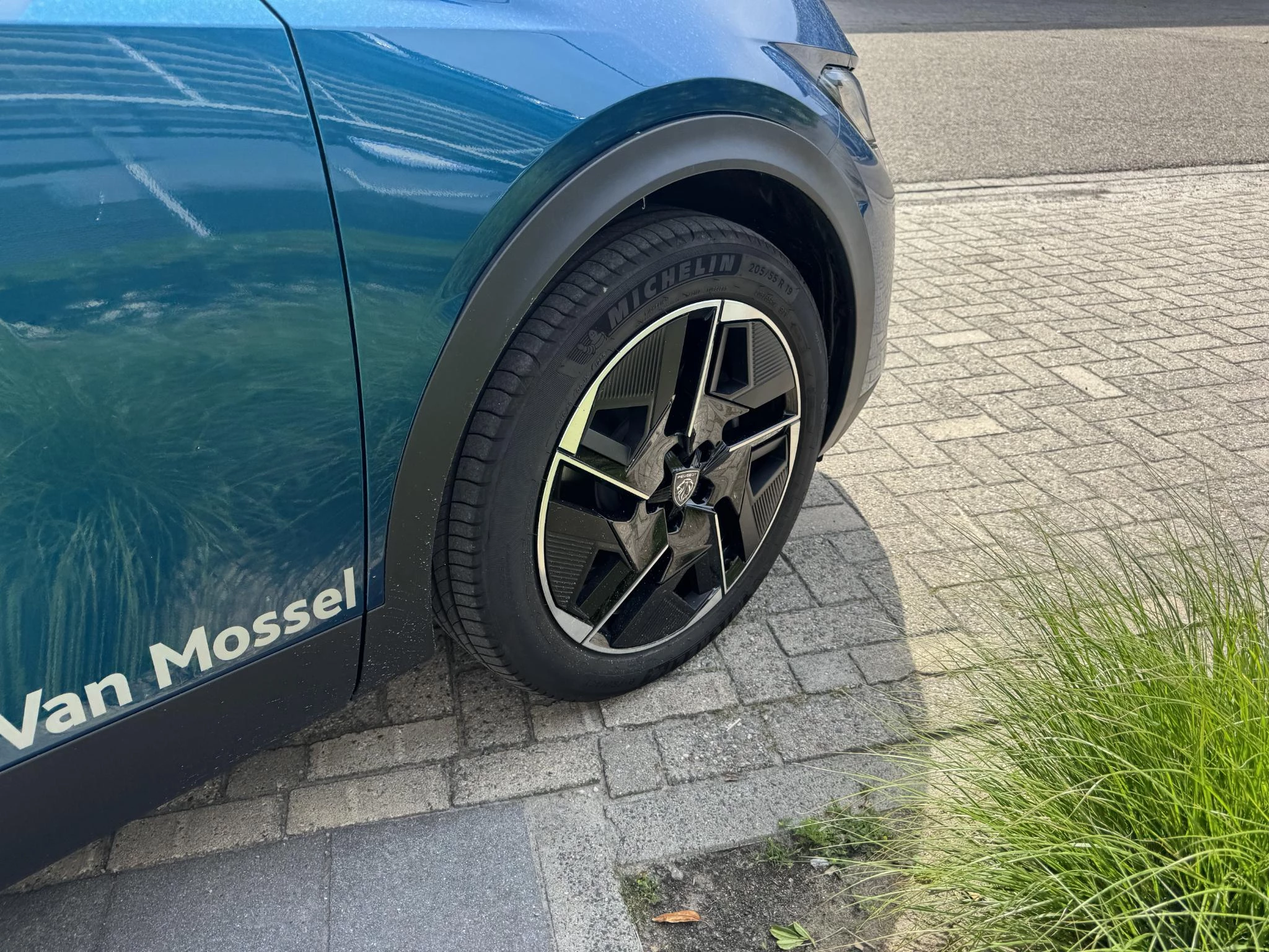 Peugeot 408 1.6 HYbrid Allure Pack 225 EAT8