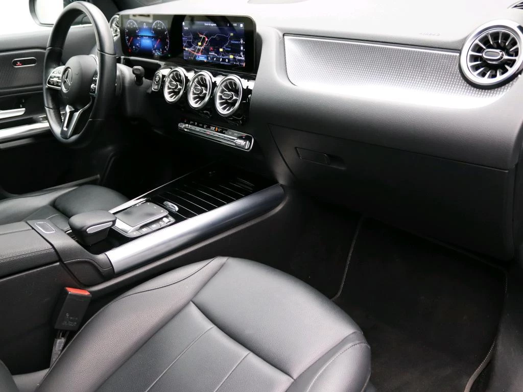 Mercedes-Benz GLA 180 Business Line + TREKHAAK + CAMERA + LED +