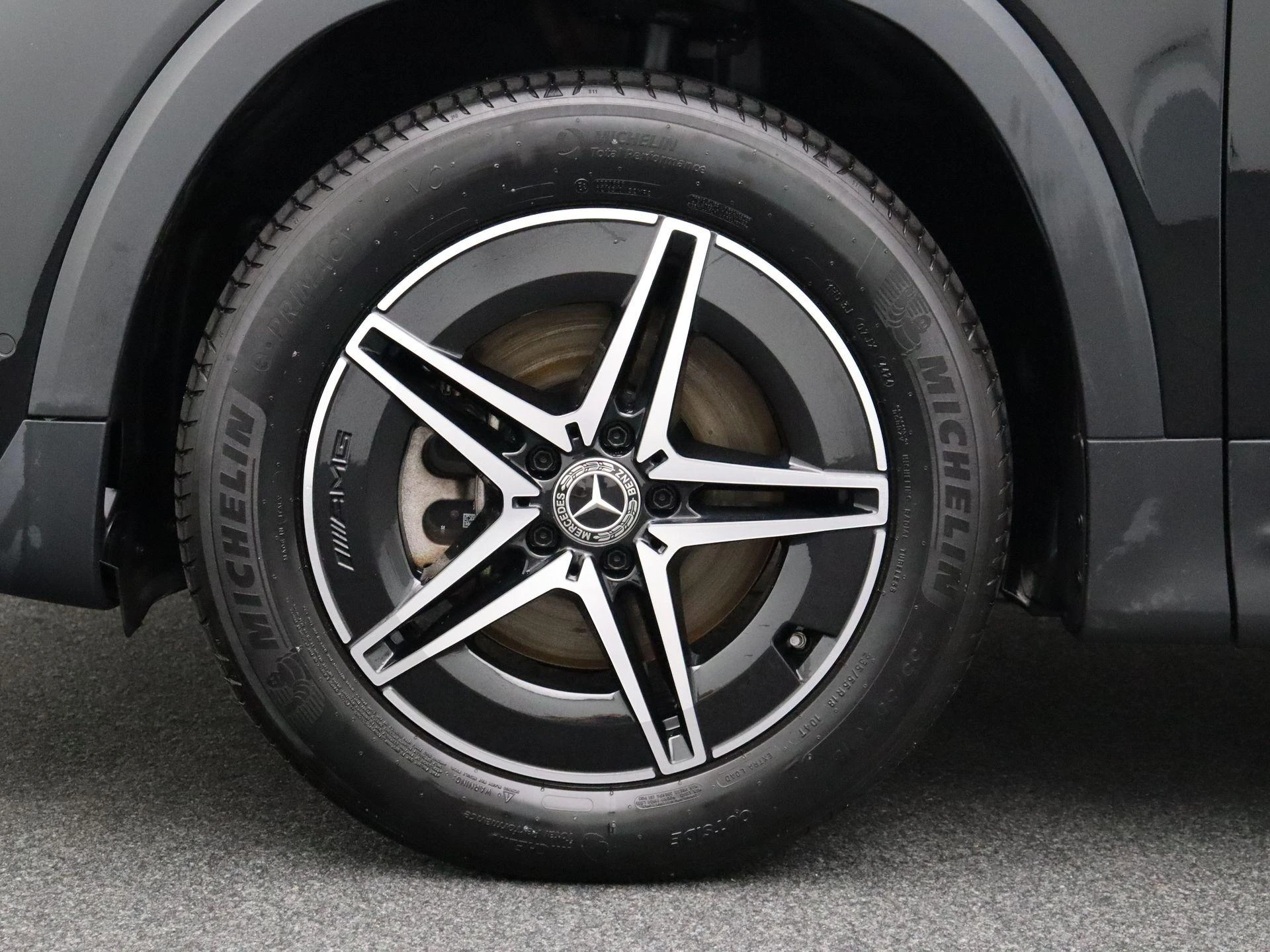 Mercedes-Benz-EQB-image-6