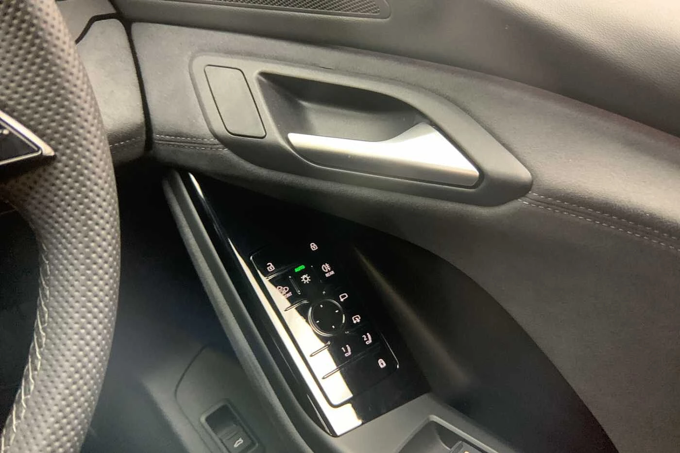 Audi-Q6 e-tron-image-17