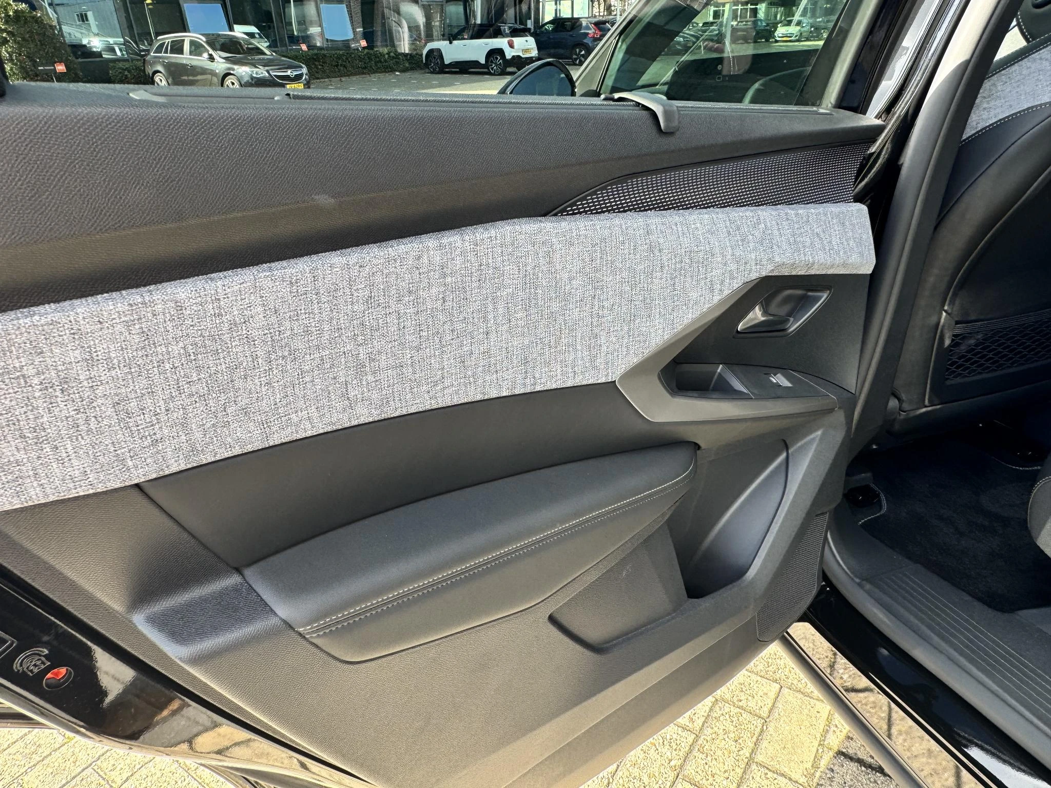 Peugeot-e-5008-image-31