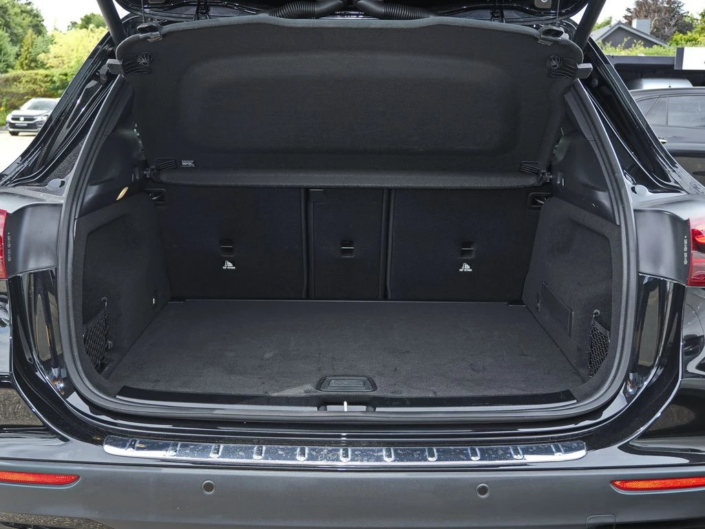 Mercedes-Benz-GLA 200 d-image-16