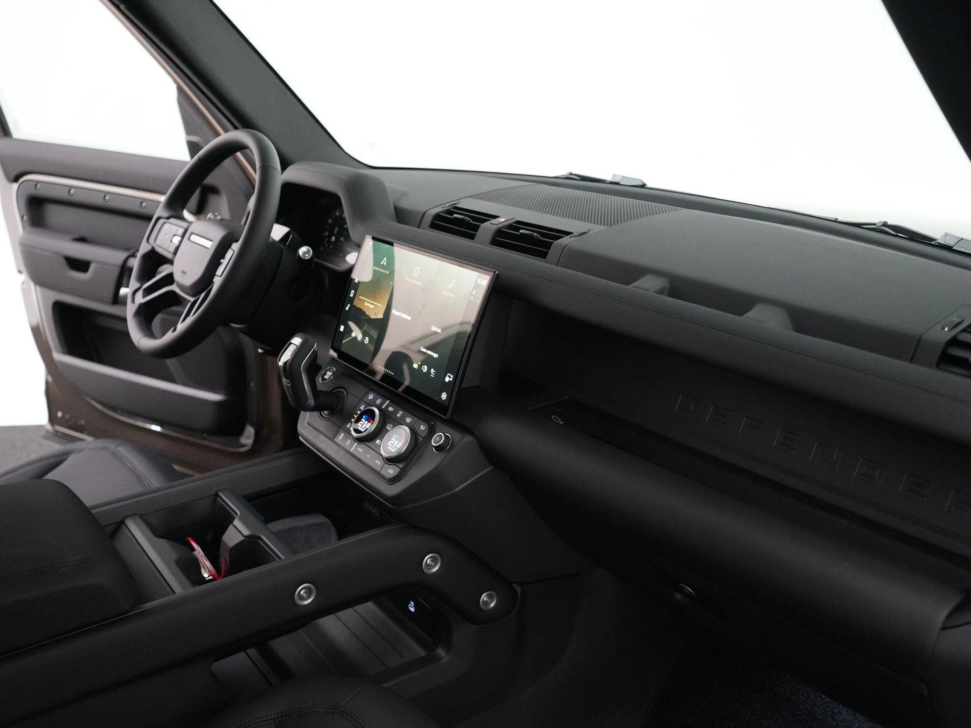 Land Rover-Defender-image-39