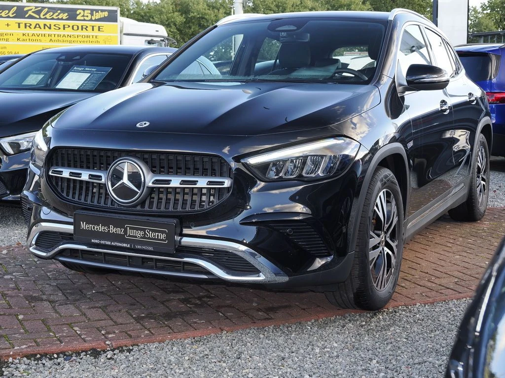 Mercedes-Benz-GLA 200 d-image-7
