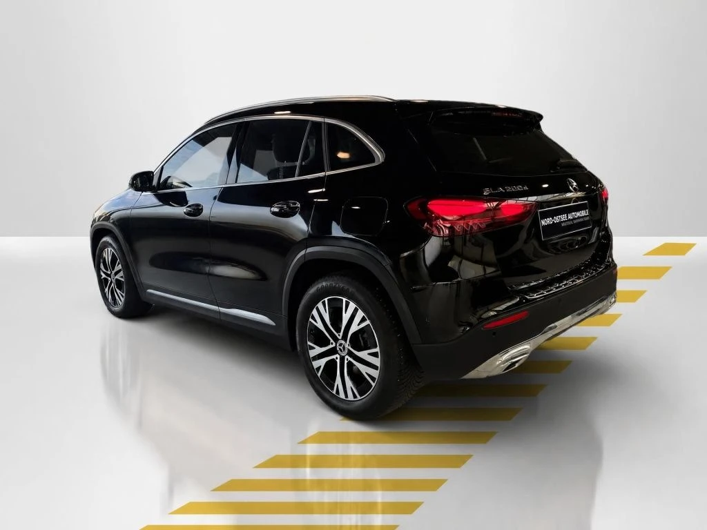 Mercedes-Benz-GLA 200 d-image-12
