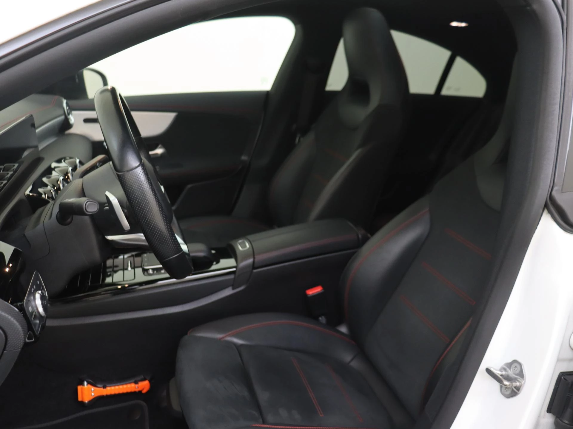 Mercedes-Benz-CLA-image-10