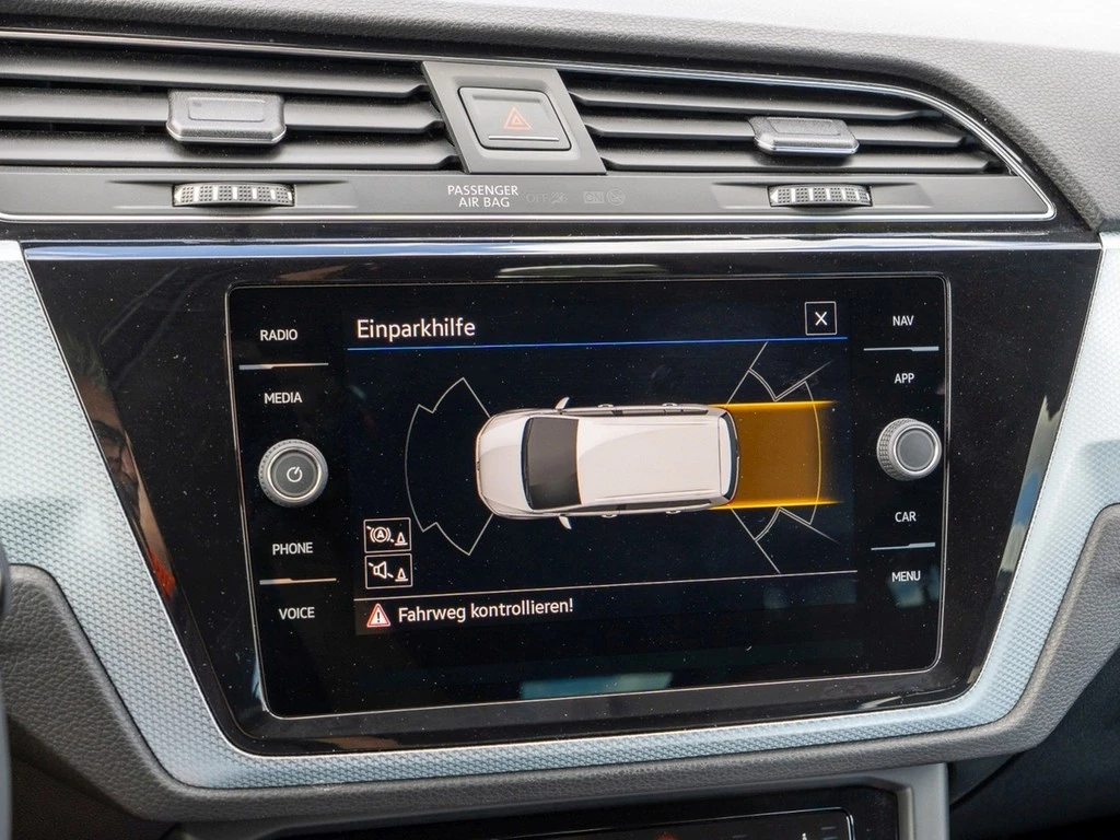 Volkswagen-Touran-image-11