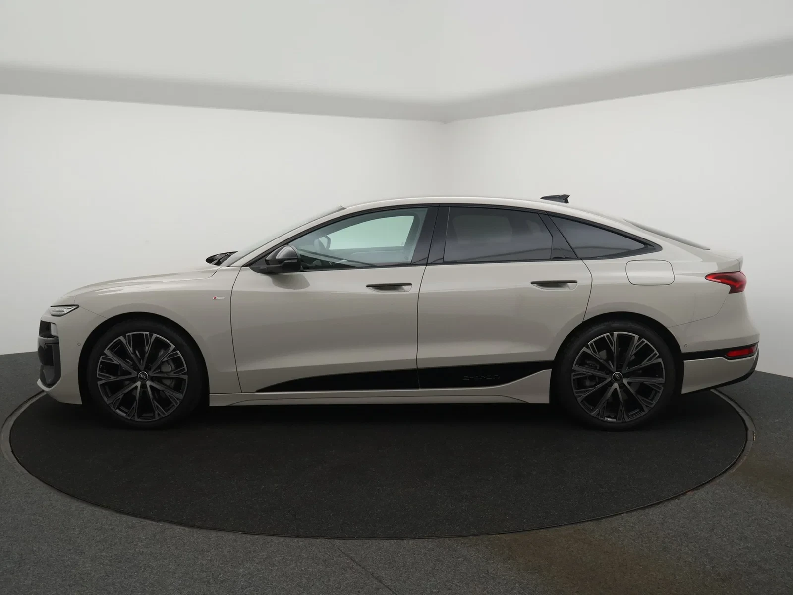 Audi A6 Sportback e-tron Sportback e-Tron 100 kWh Performance S line *APP CONNECT*BLTH*CRUISE*BRUIN LEDER*B&O SOUND*ZETELVERW