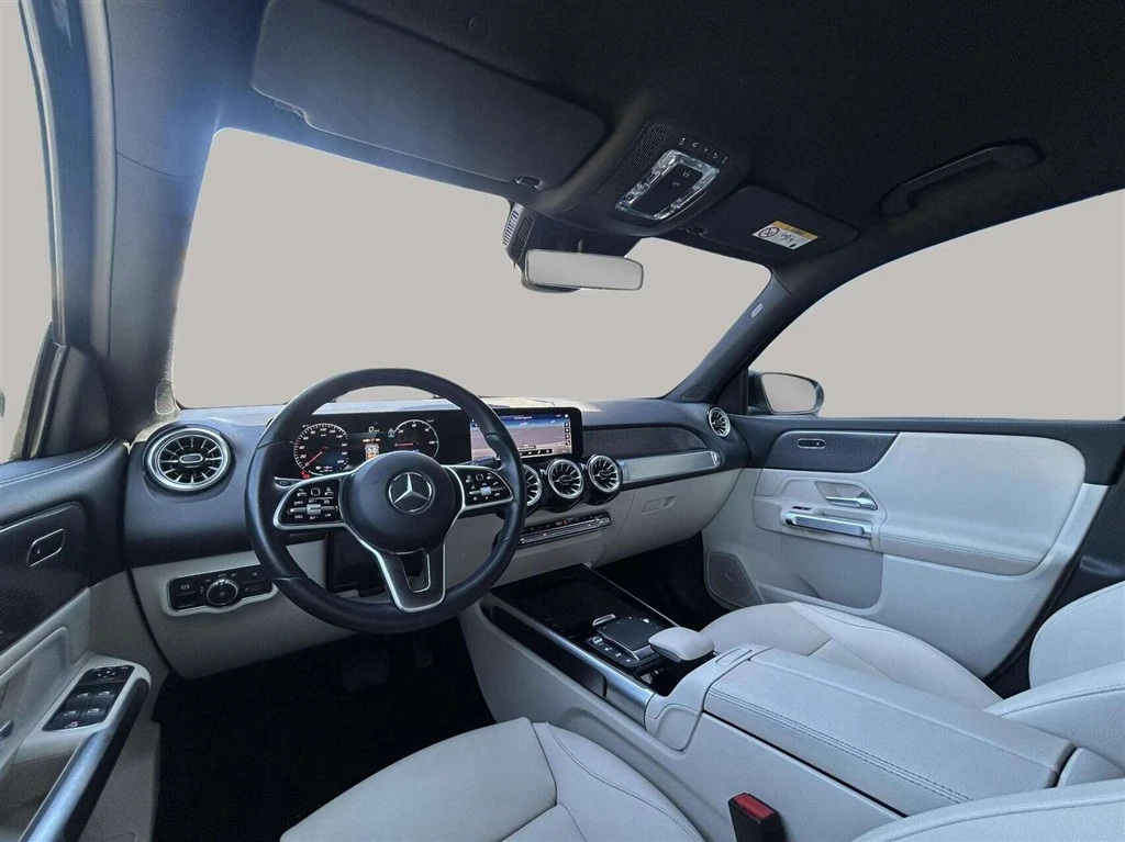 Mercedes-Benz-EQB-image-11
