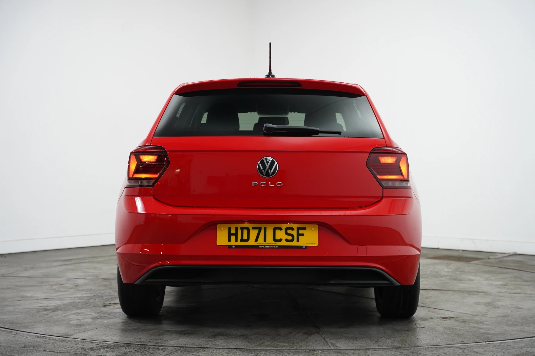 Volkswagen-Polo-image-12